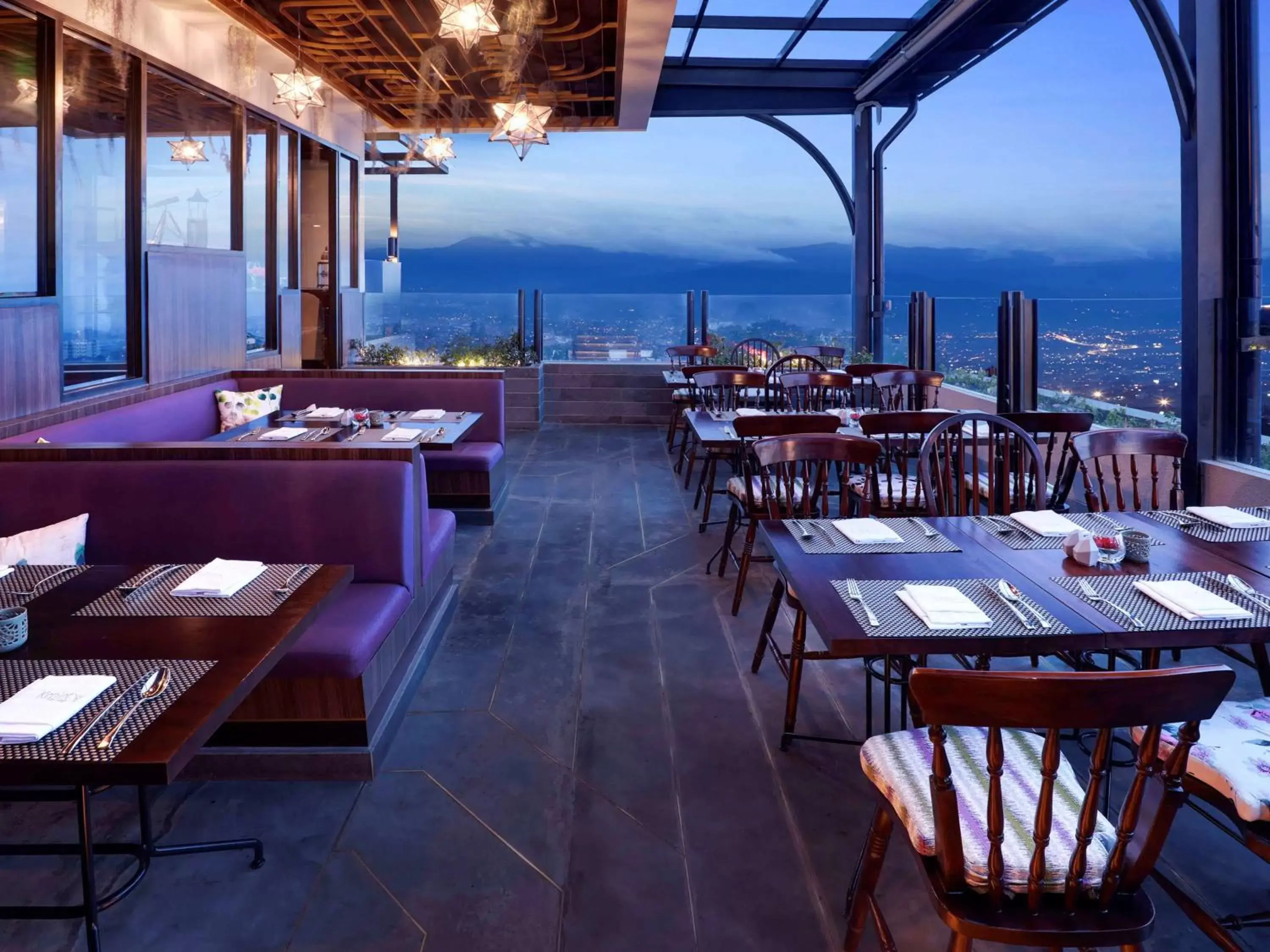 Lounge or bar, Restaurant/Places to Eat in Grand Mercure Bandung Setiabudi