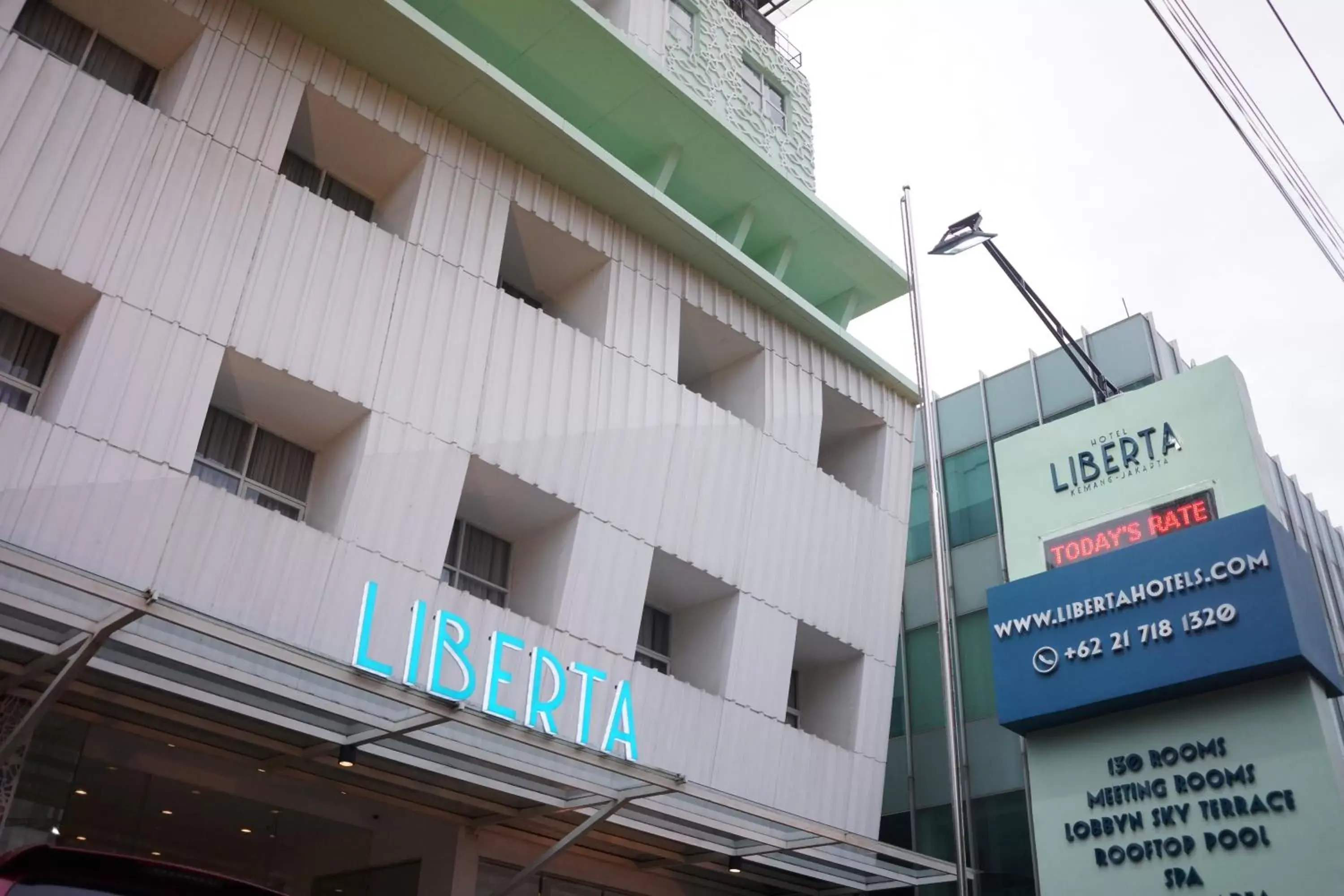 Facade/entrance in Liberta Hotel Kemang Facade/entrance in Liberta Hotel Kemang