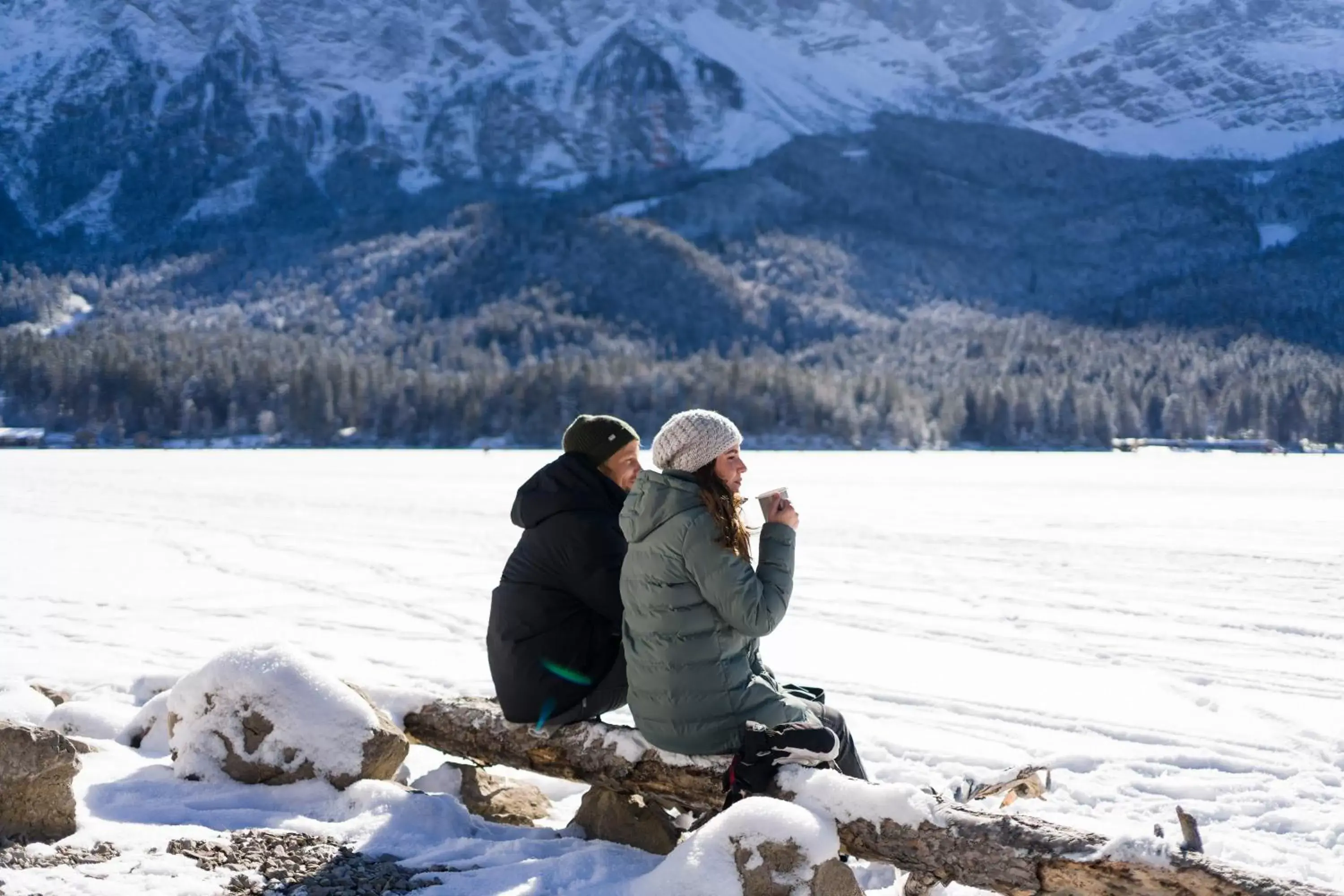 Hiking, Winter in Eibsee Hotel