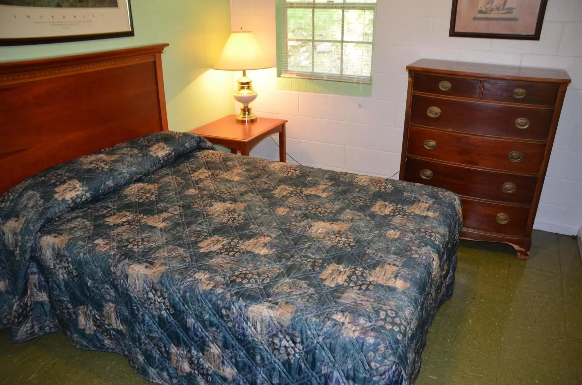 Bed in The Retreat at Center Hill Lake