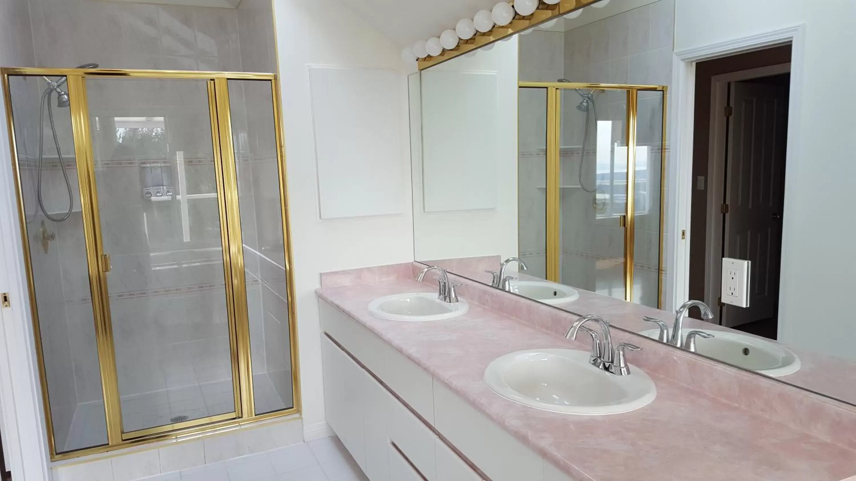 Bathroom in Emperial Suites