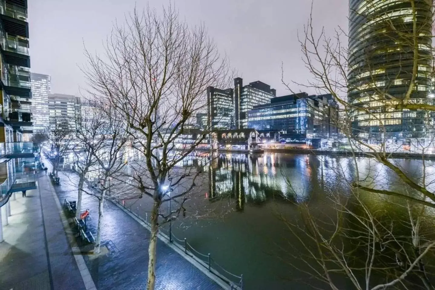 Night in Canary Wharf - Luxury Apartments