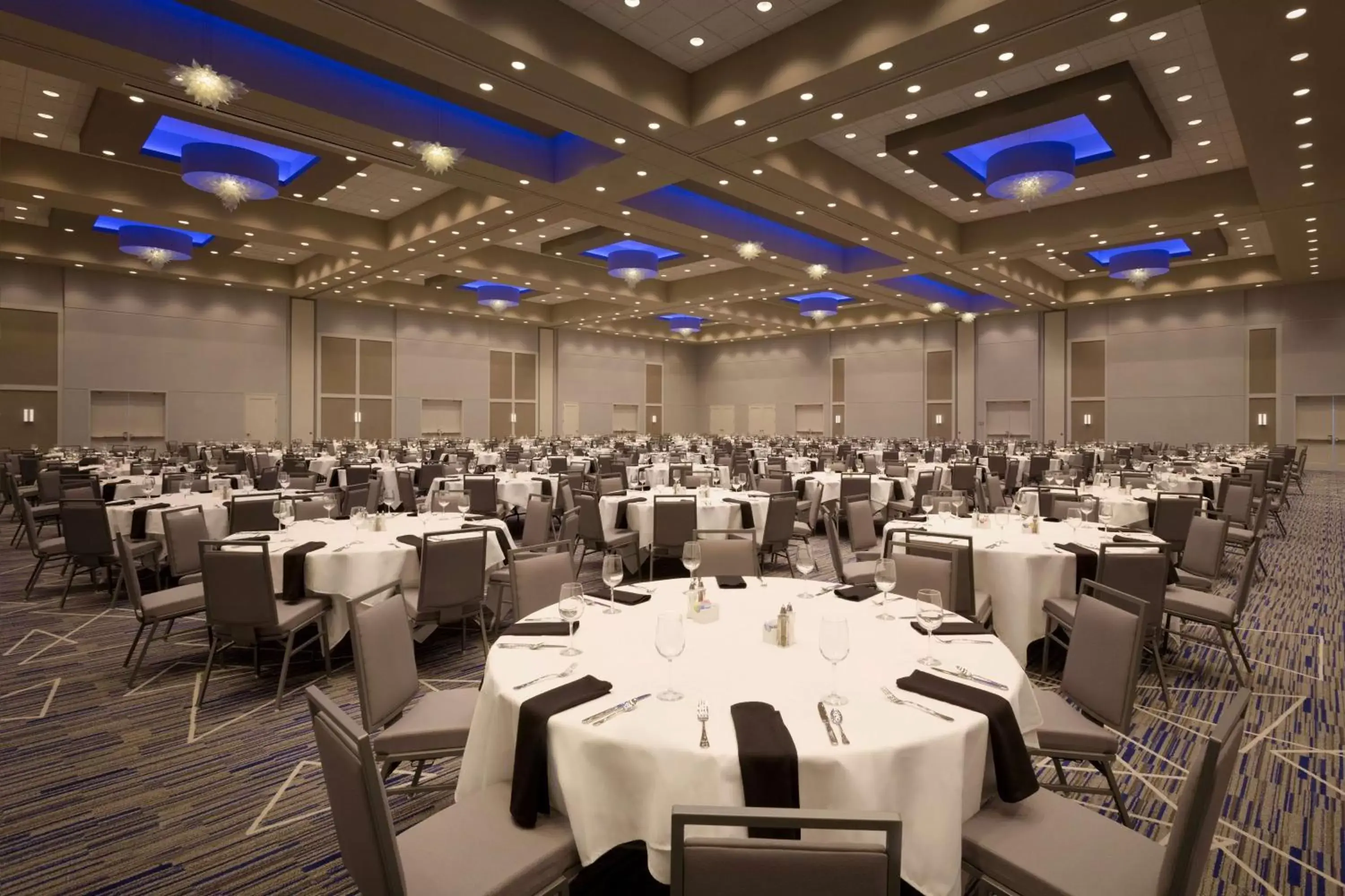Meeting/conference room, Restaurant/Places to Eat in Embassy Suites by Hilton Kansas City Olathe