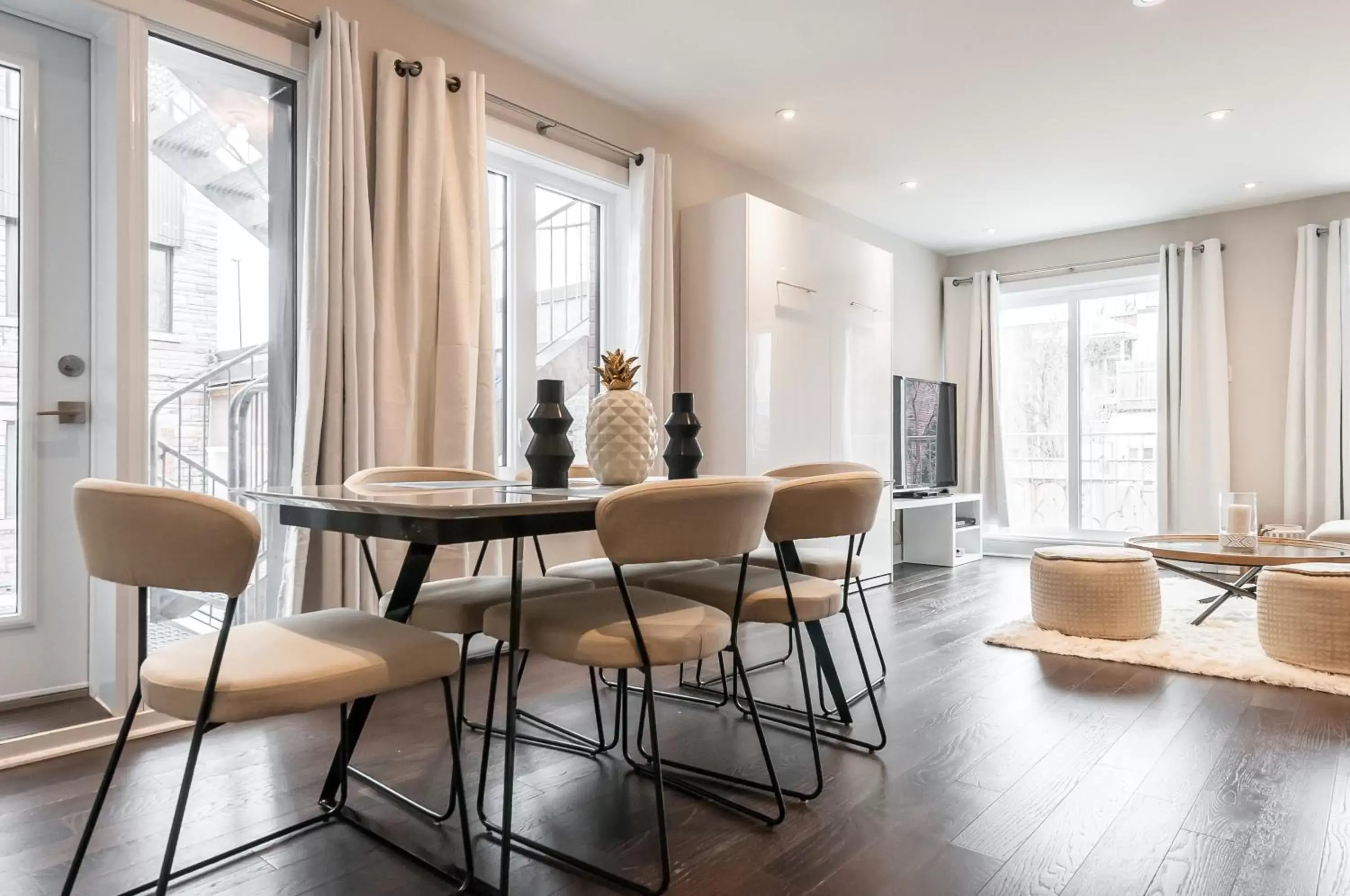 Dining area, Seating Area in Parc Avenue Lofts