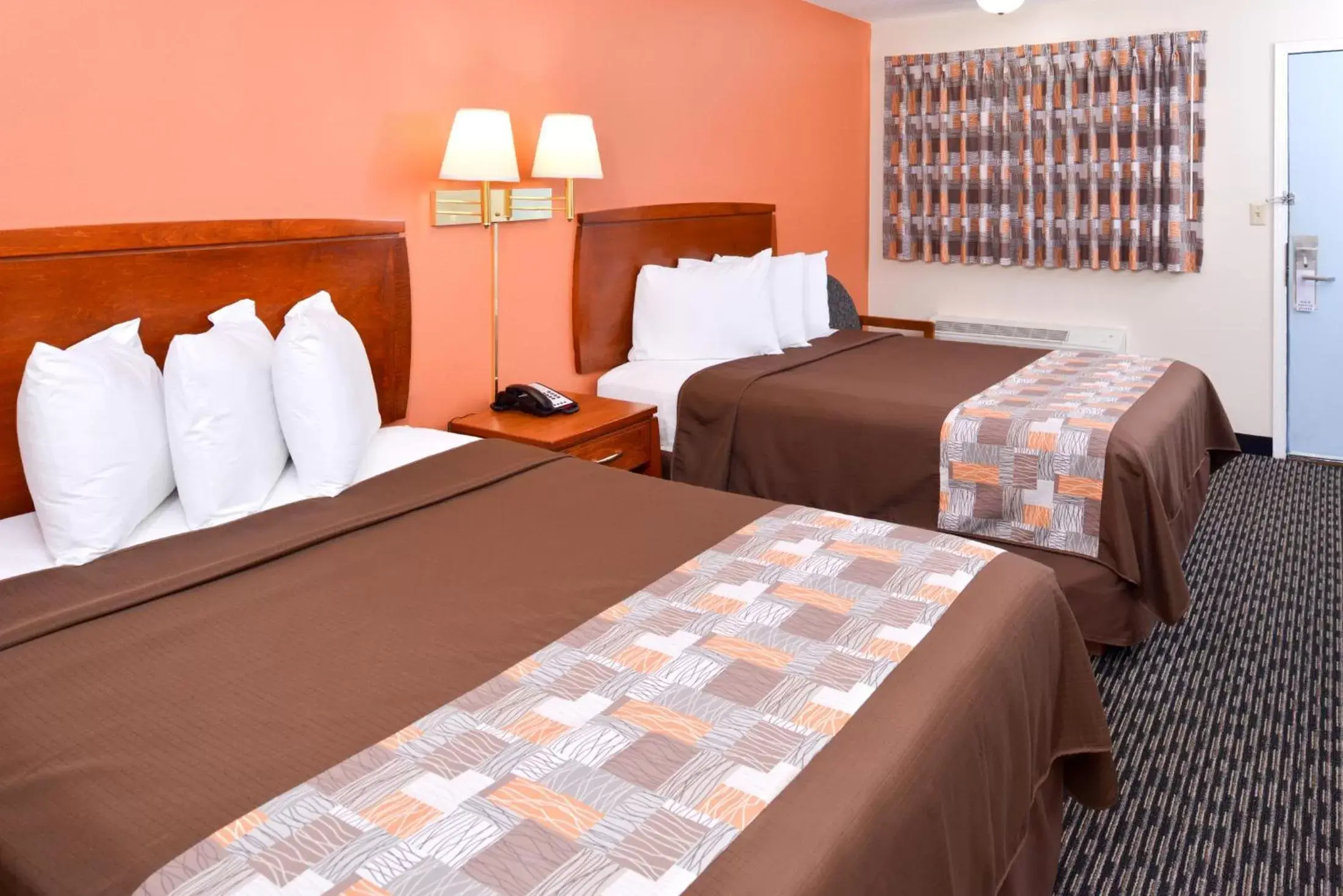 Bedroom, Bed in Americas Best Value Inn Sullivan