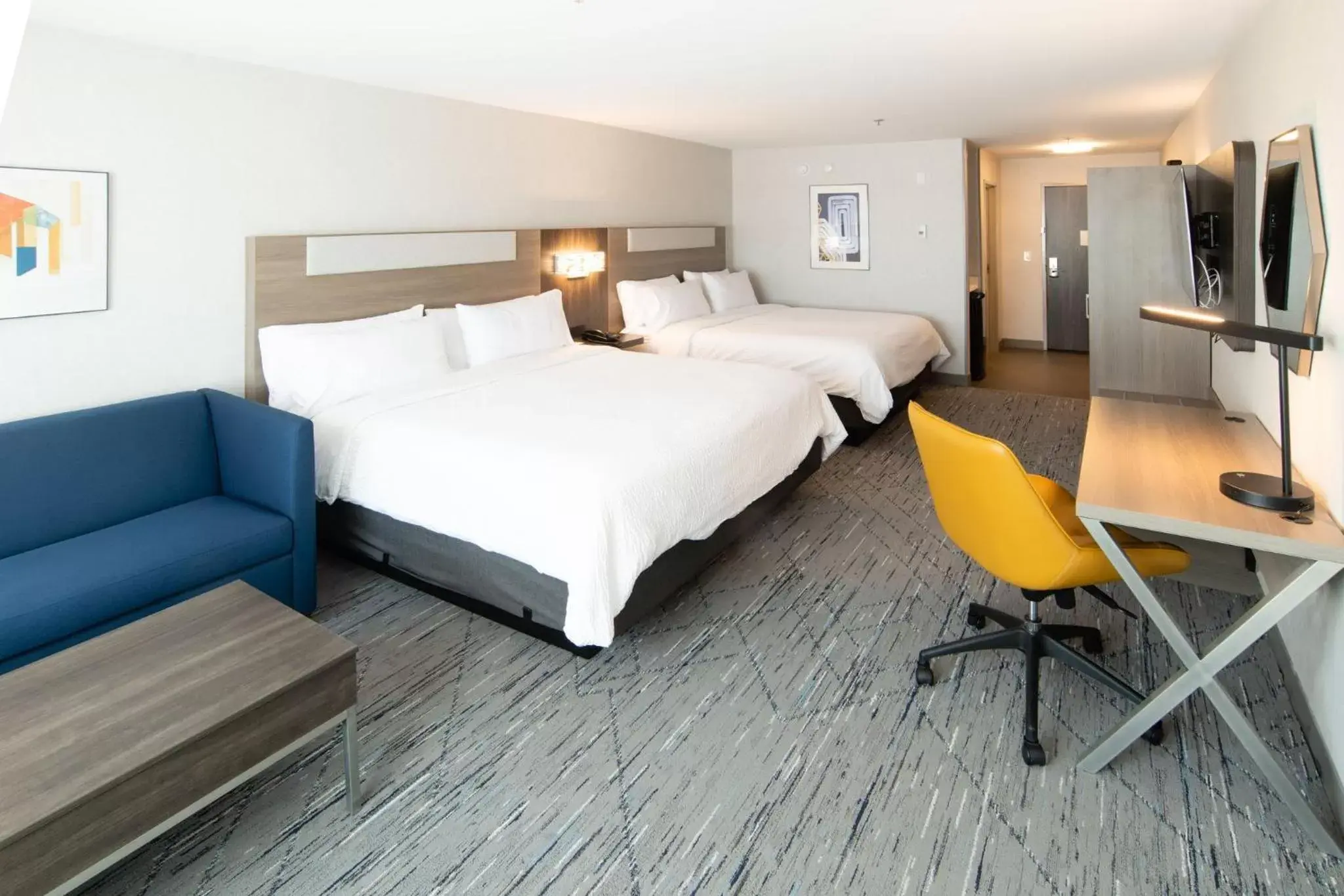 Photo of the whole room, Bed in Holiday Inn Express & Suites - Moose Jaw, an IHG Hotel