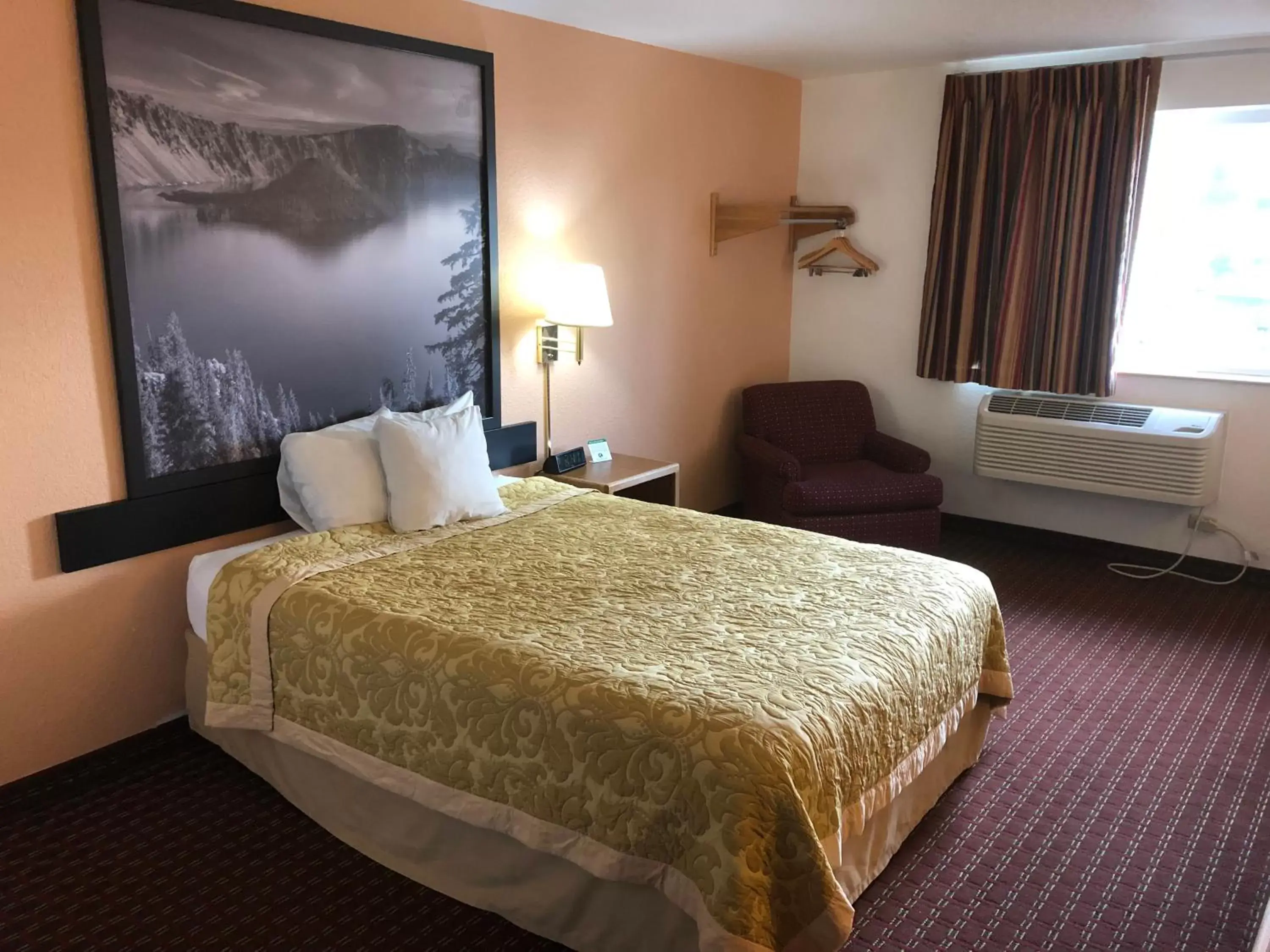 Queen Room - Mobility Access/Non-Smoking in Super 8 by Wyndham The Dalles OR Queen Room - Mobility Access/Non-Smoking in Super 8 by Wyndham The Dalles OR