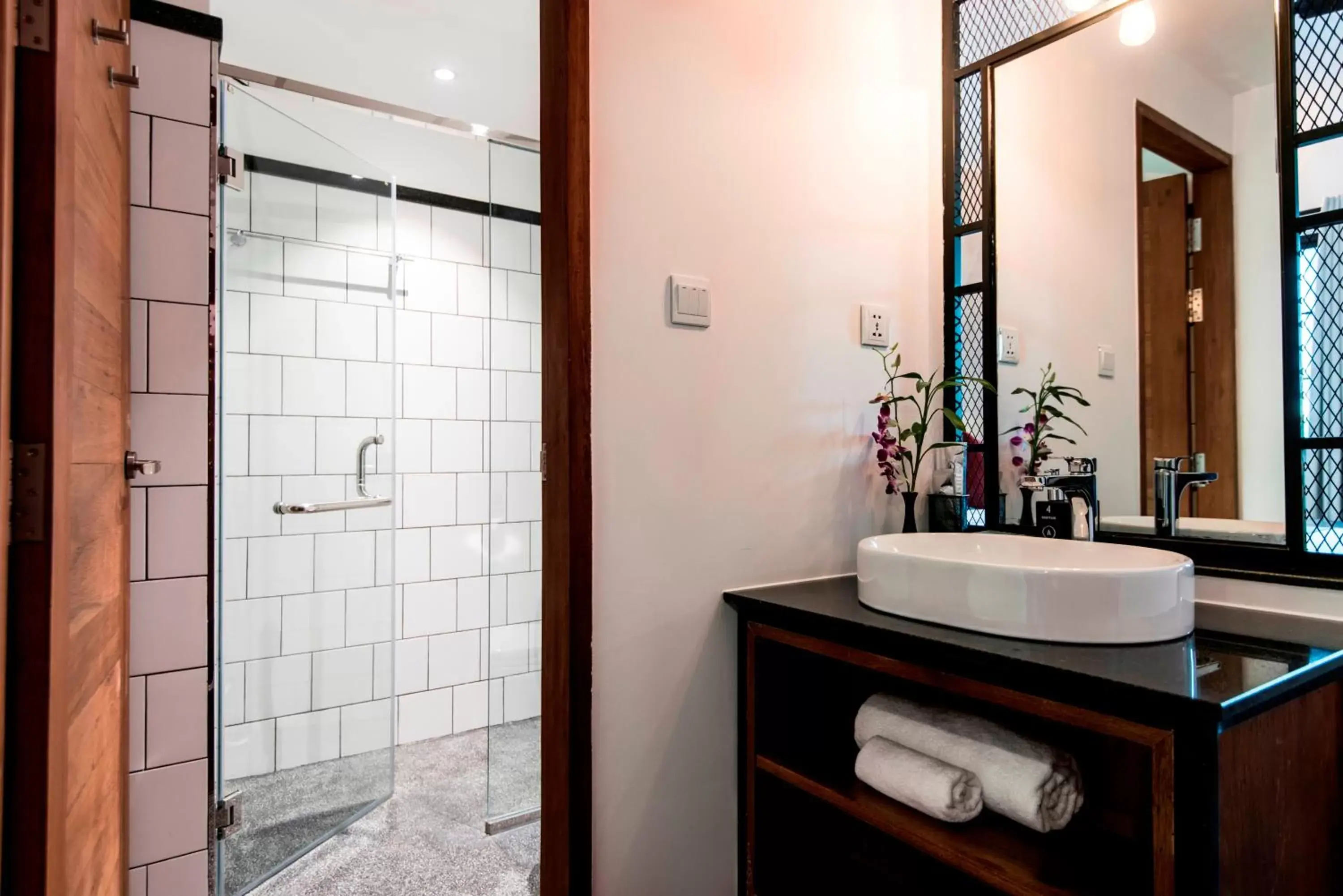 Shower, Bathroom in Aquarius Hotel and Urban Resort
