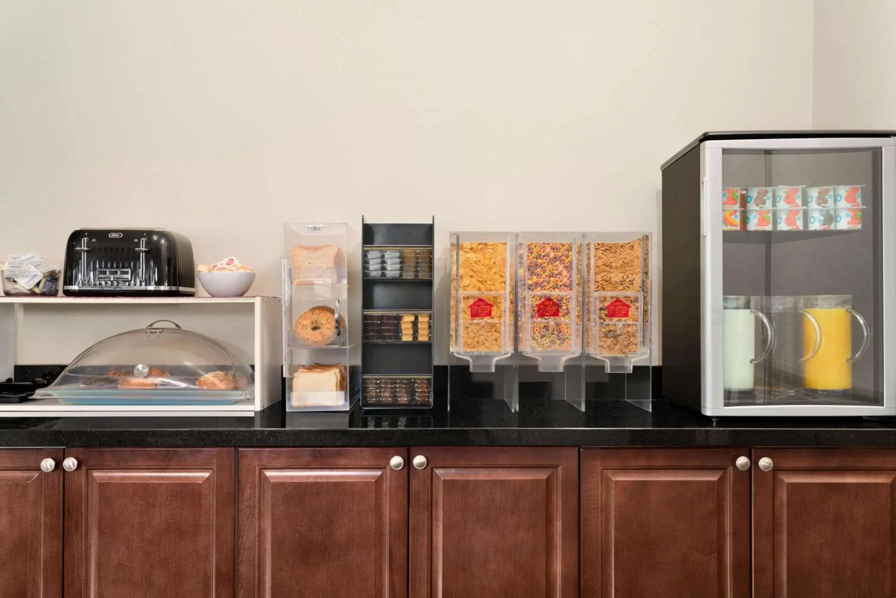 Restaurant/places to eat in Travelodge by Wyndham Salmon Arm BC Restaurant/places to eat in Travelodge by Wyndham Salmon Arm BC