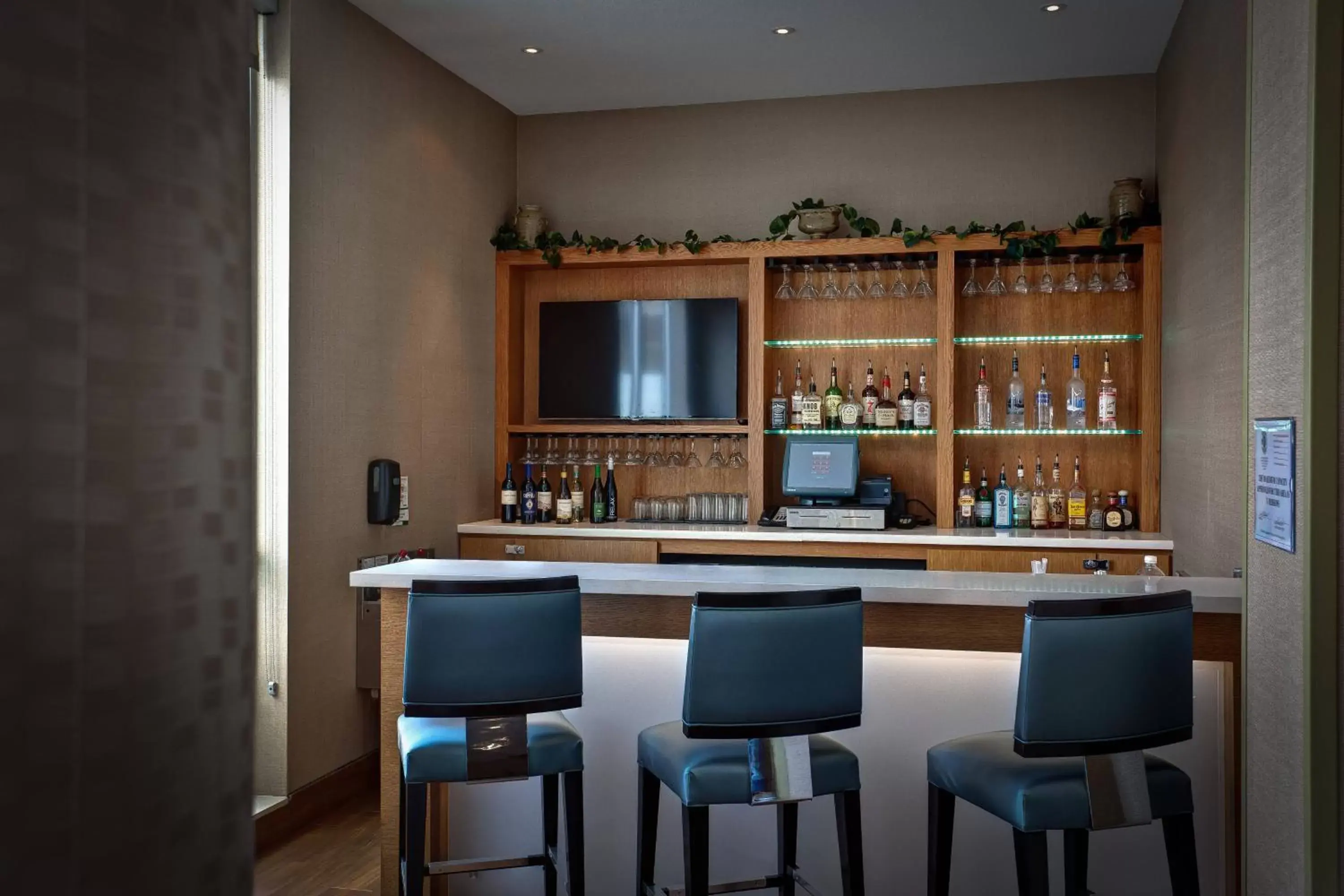 Lobby or reception, Lounge/Bar in SpringHill Suites by Marriott Wichita Airport