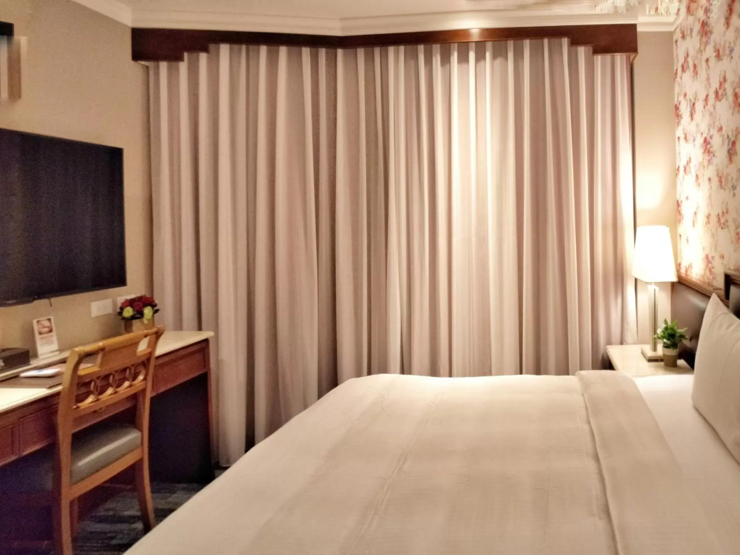 Bedroom, Bed in Beauty Hotels - Star Beauty Resort