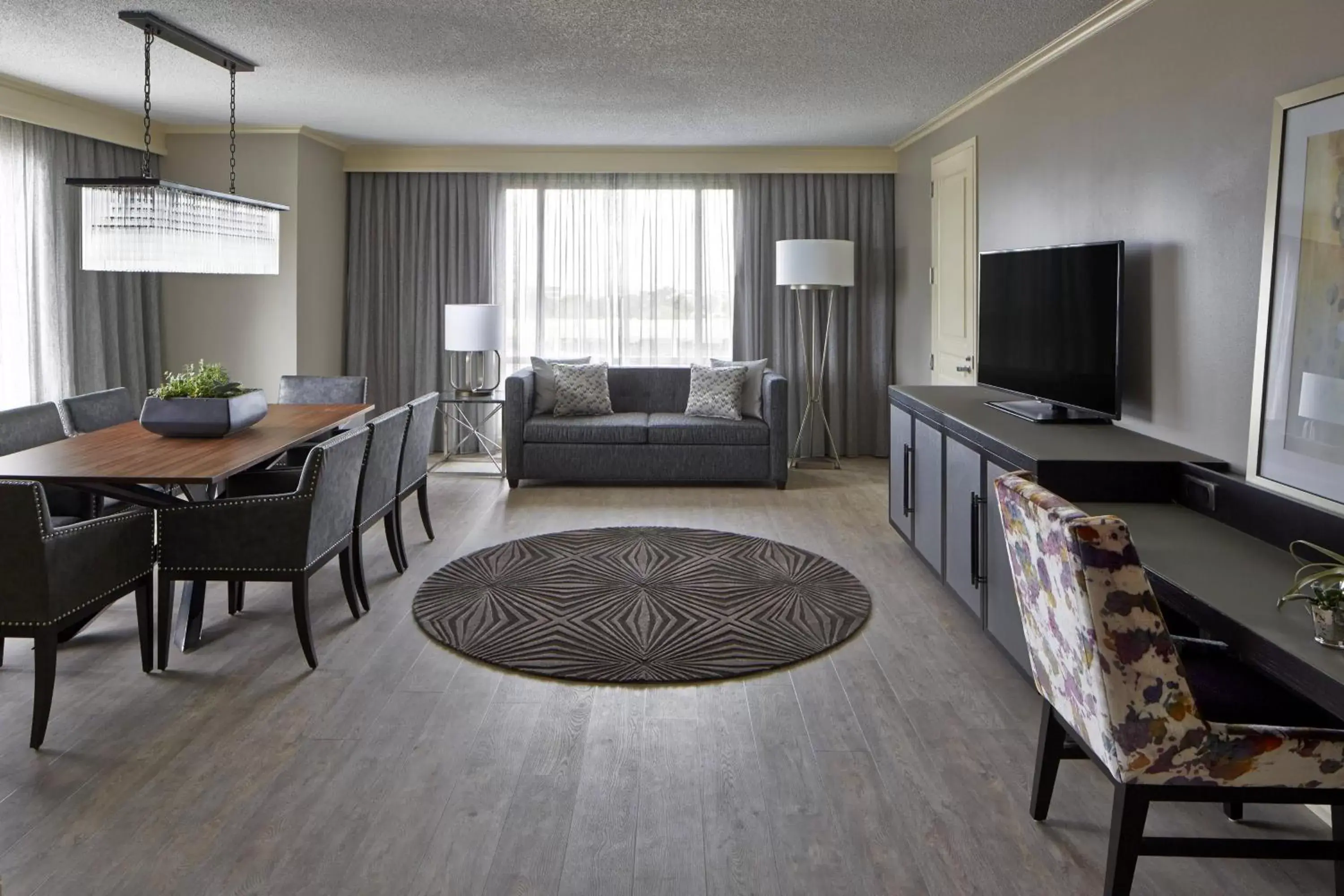 Bedroom, Seating Area in Dallas/Plano Marriott at Legacy Town Center