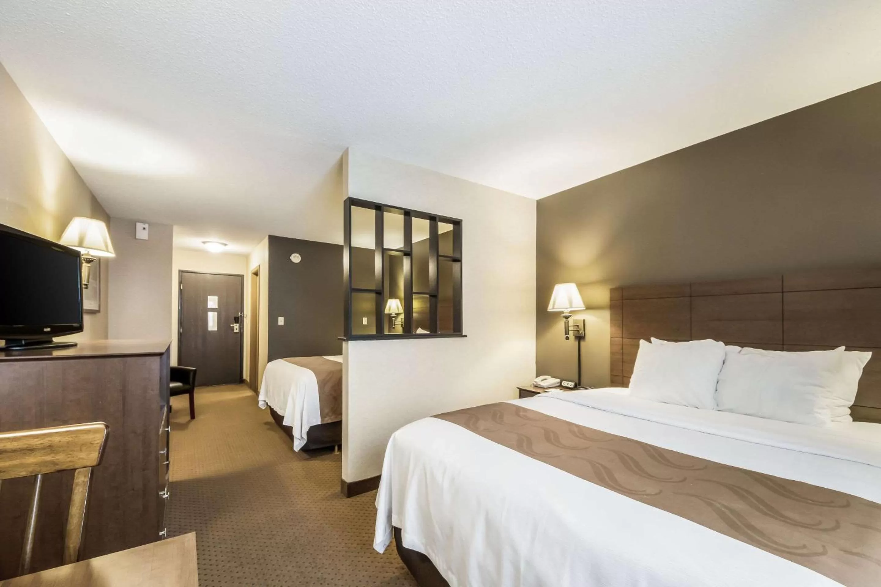 Photo of the whole room, Bed in Quality Inn & Suites Newberry