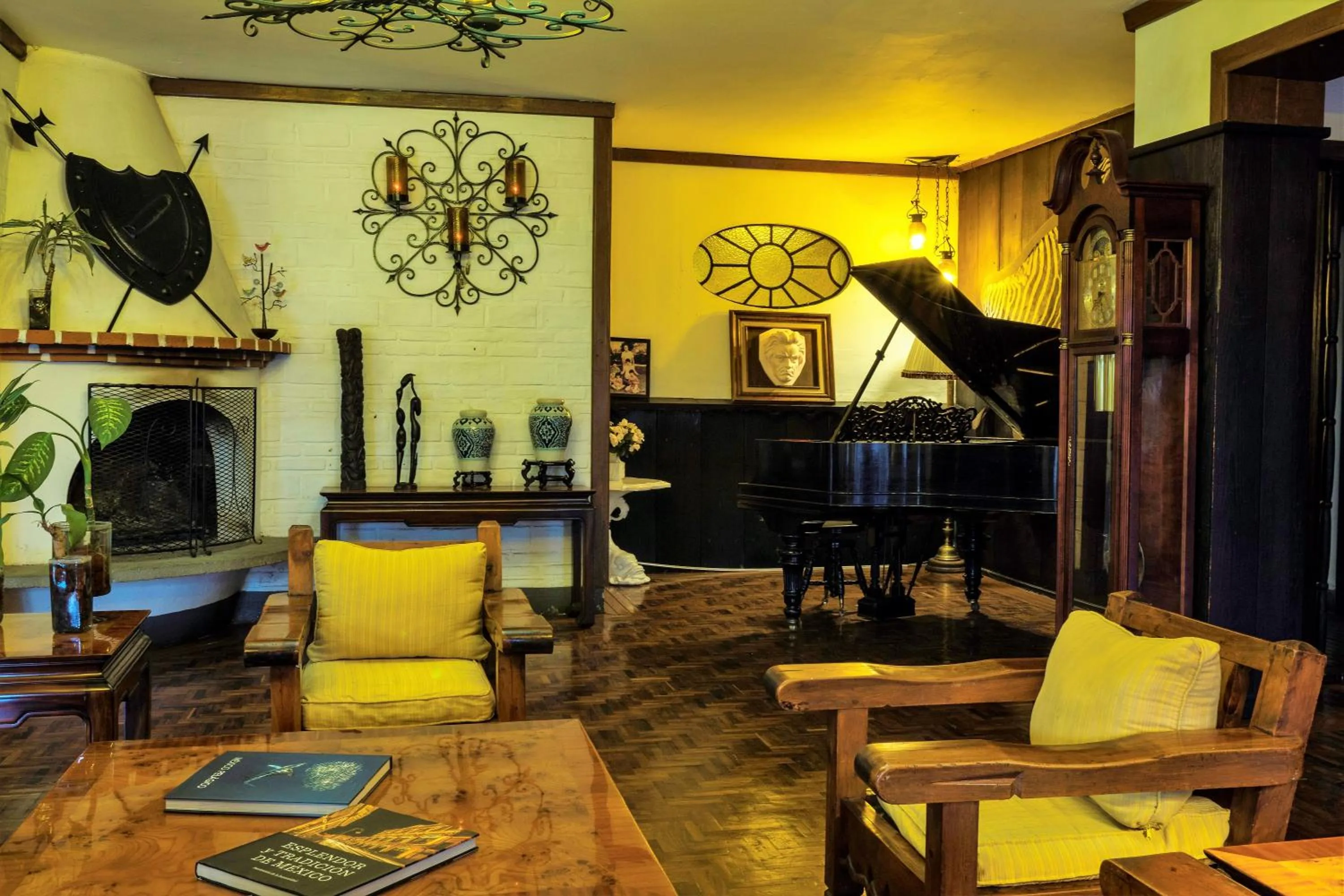 Communal lounge/ TV room in Hotel San Angelo