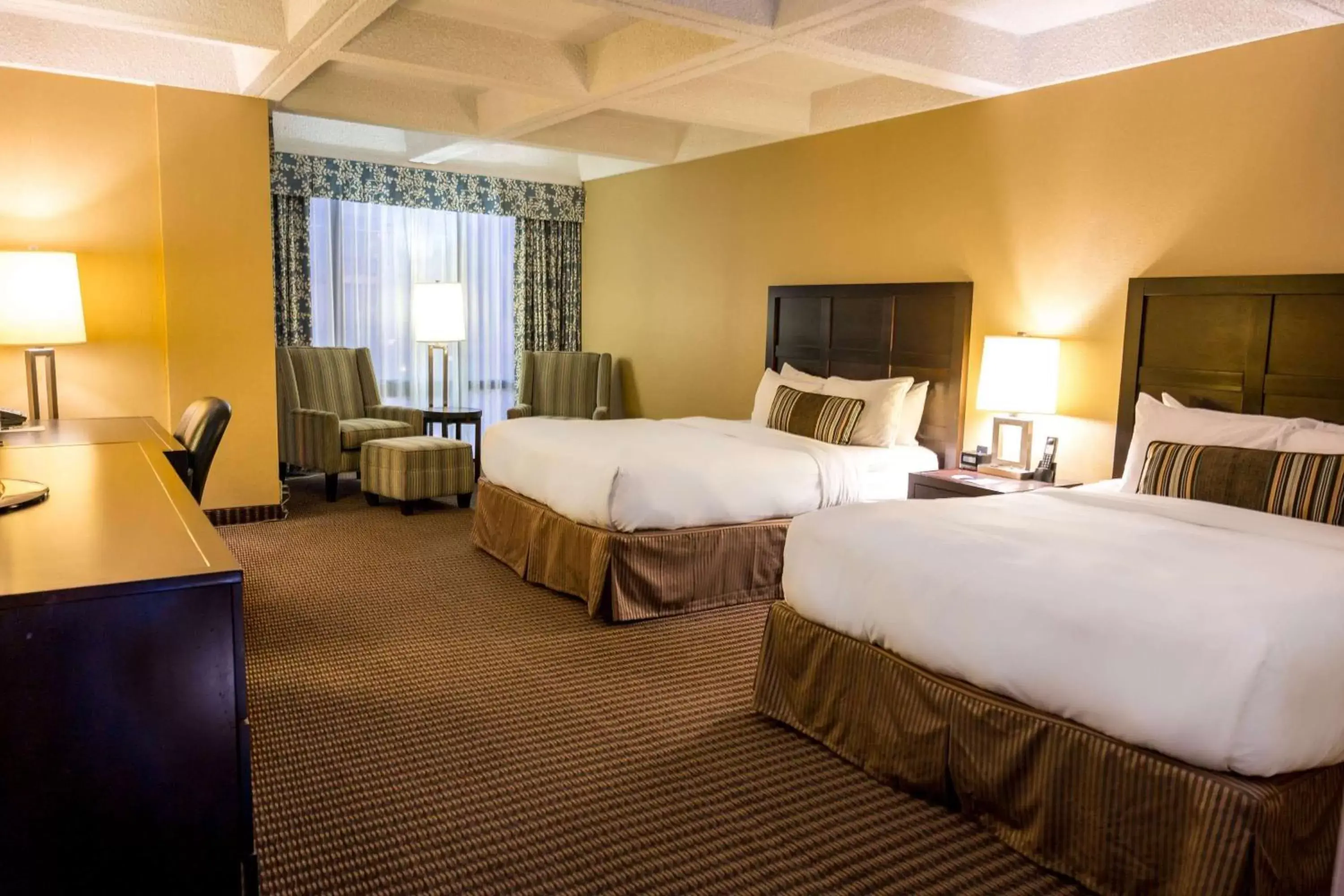 Photo of the whole room, Bed in Wyndham Edmonton Hotel and Conference Centre