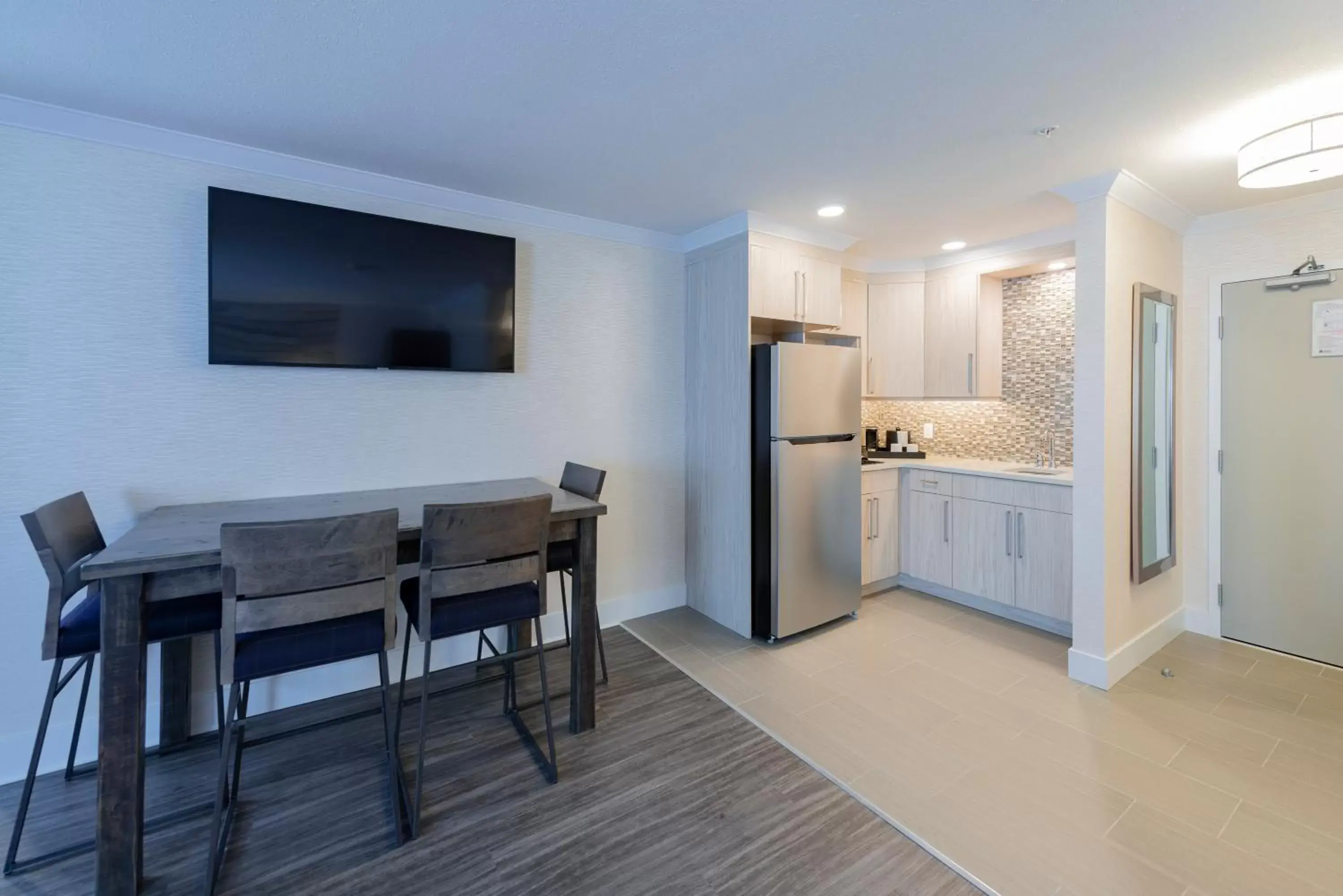 Kitchen or kitchenette, Dining Area in Prestige Treasure Cove Resort, WorldHotels Elite