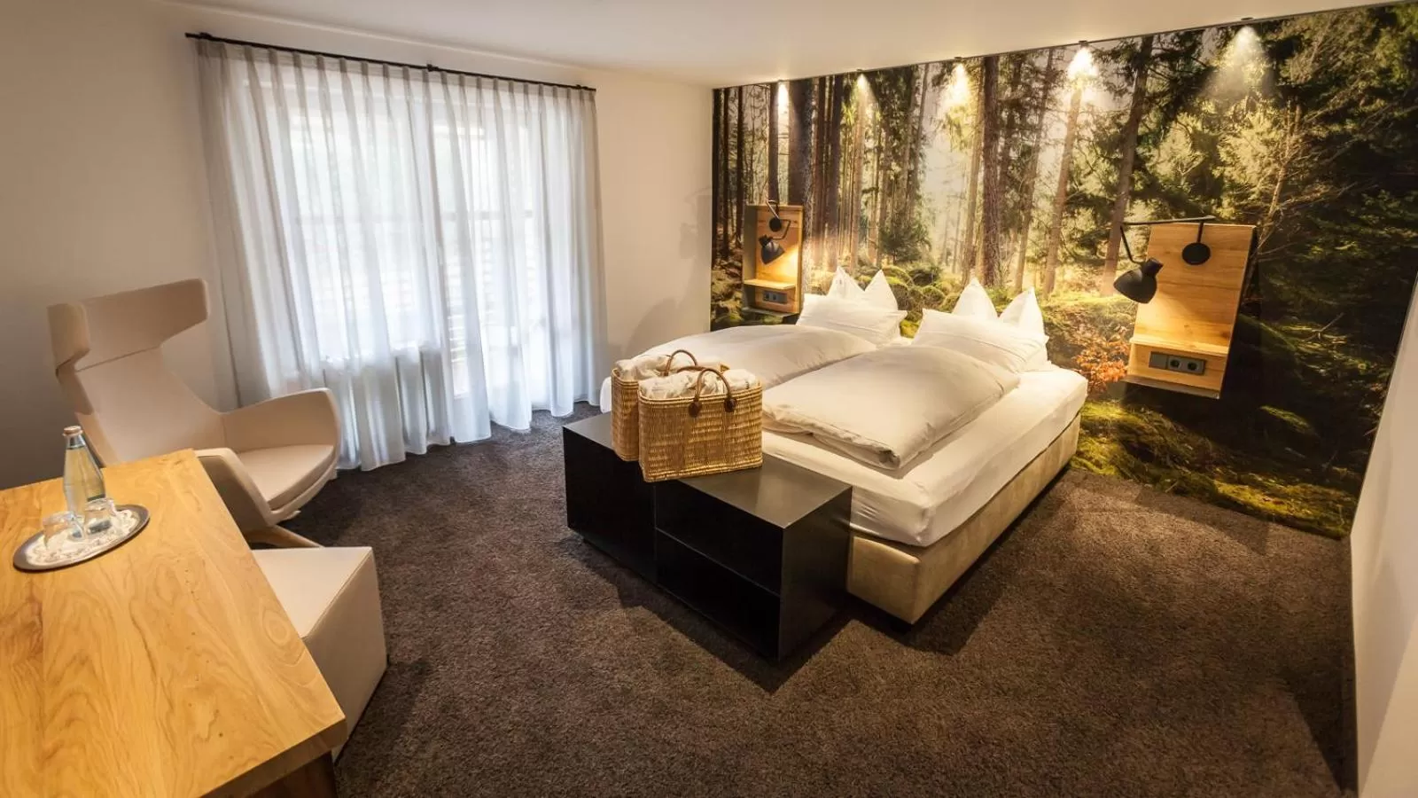 Photo of the whole room, Bed in Bollenhuthotel Kirnbacher Hof