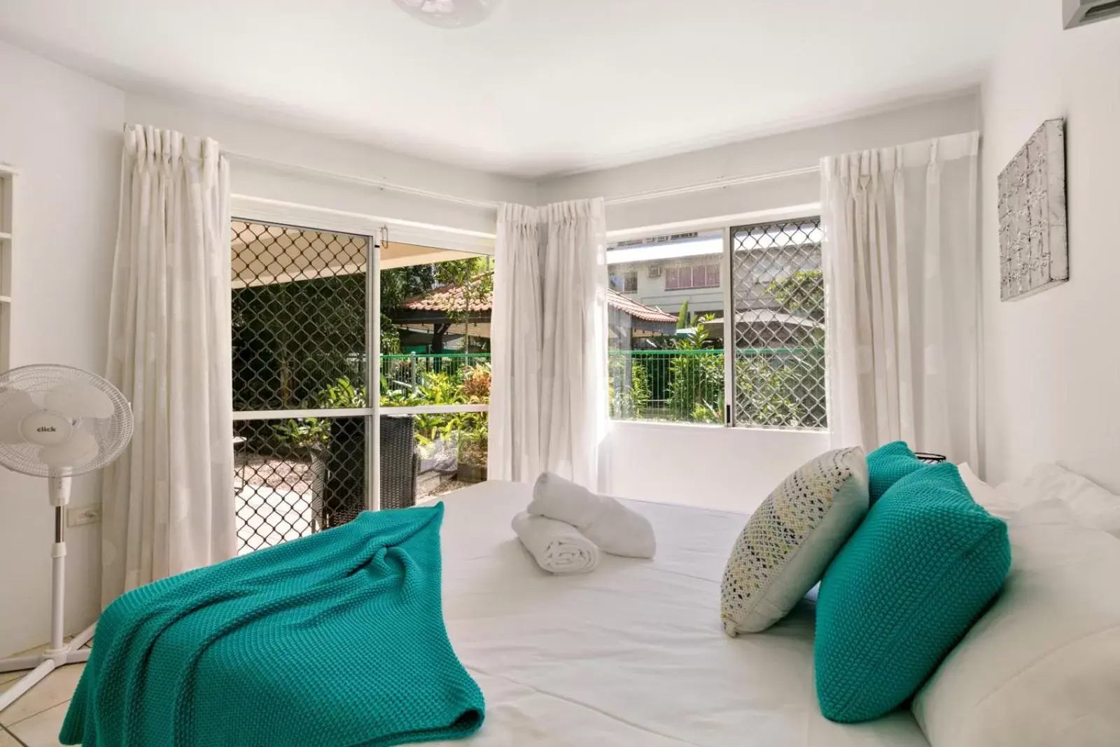 Bedroom, Bed in Reef Gateway Apartments