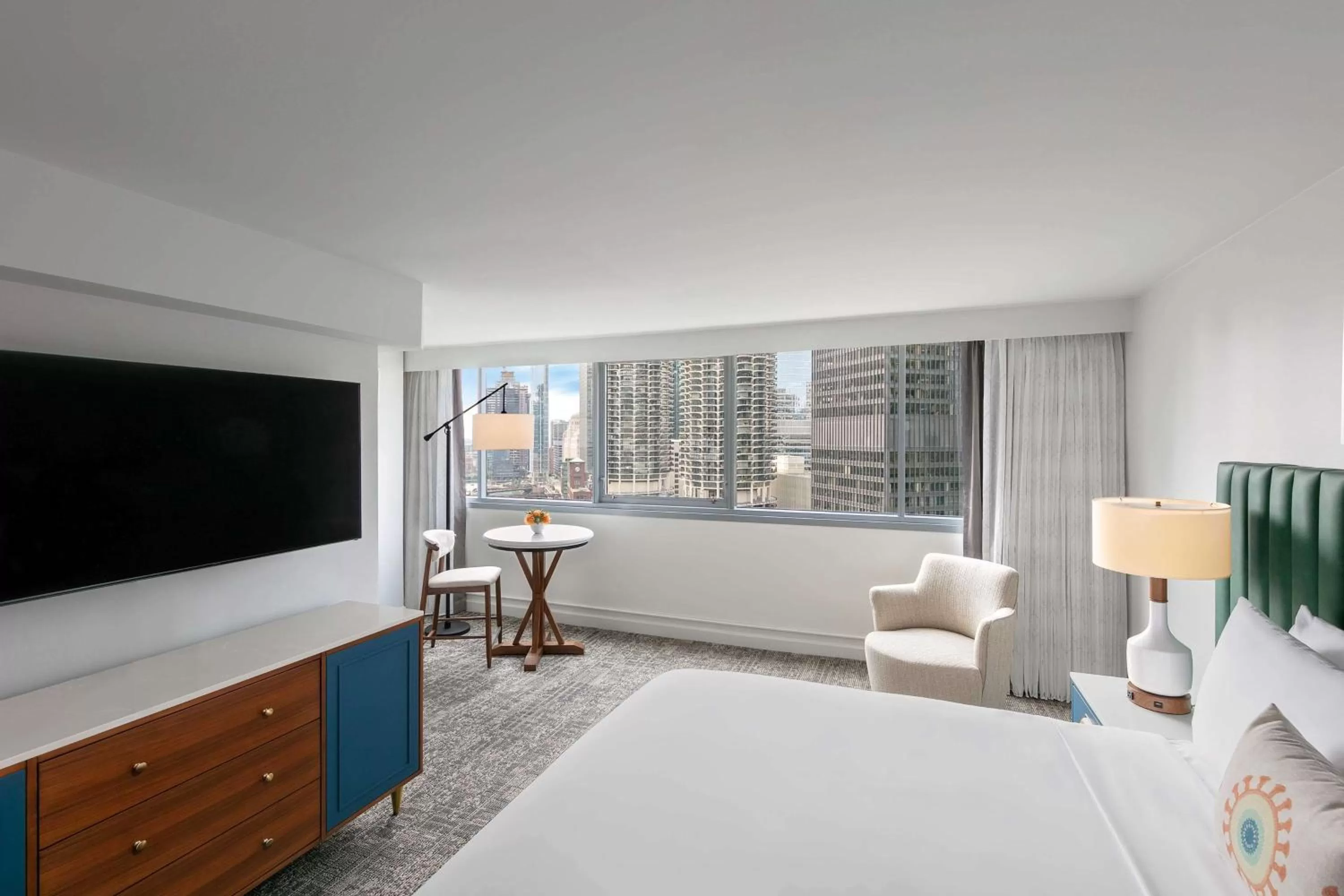 Photo of the whole room, Bed in The Royal Sonesta Chicago Downtown