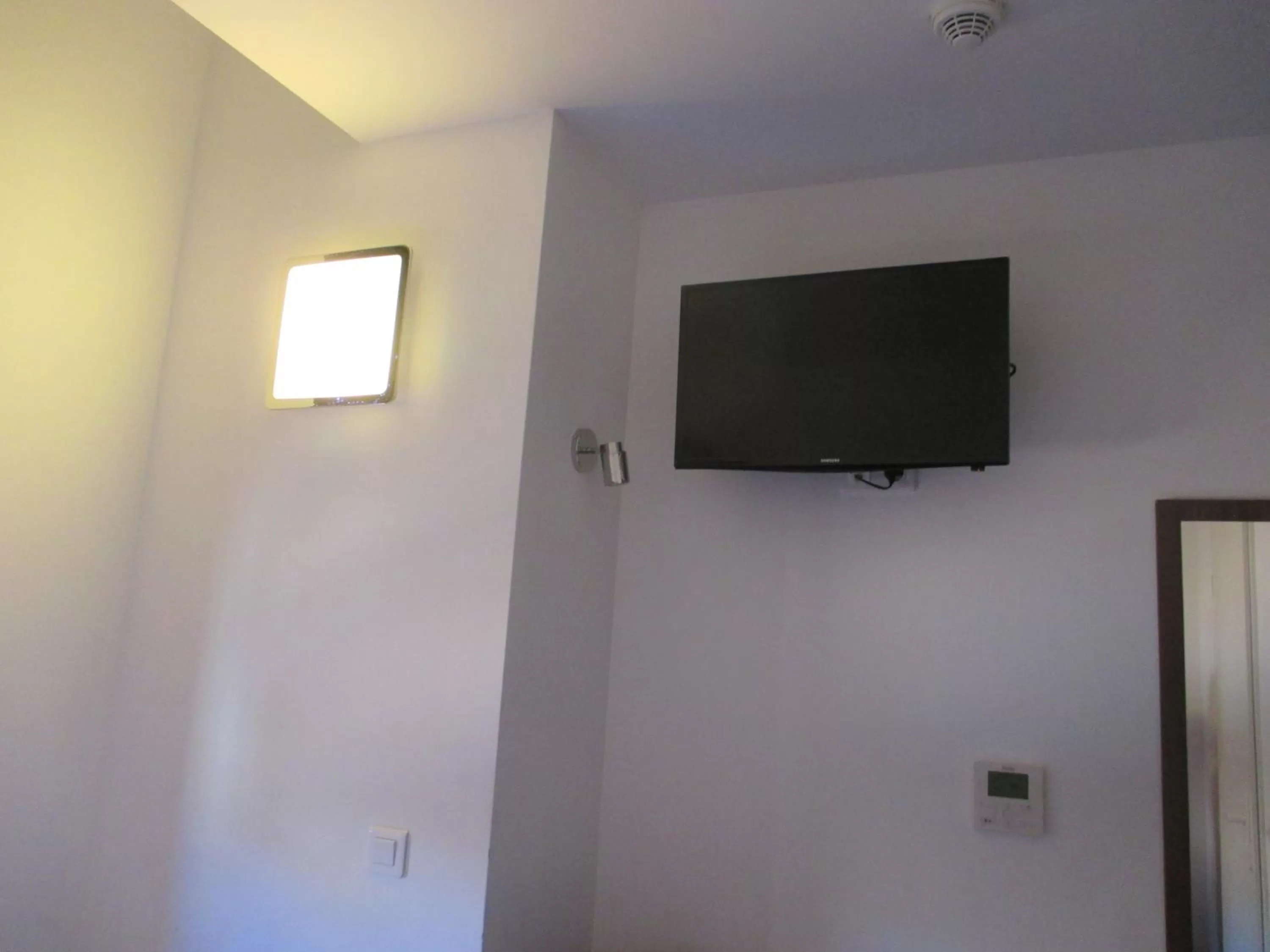 Photo of the whole room in Hôtel le Pastel