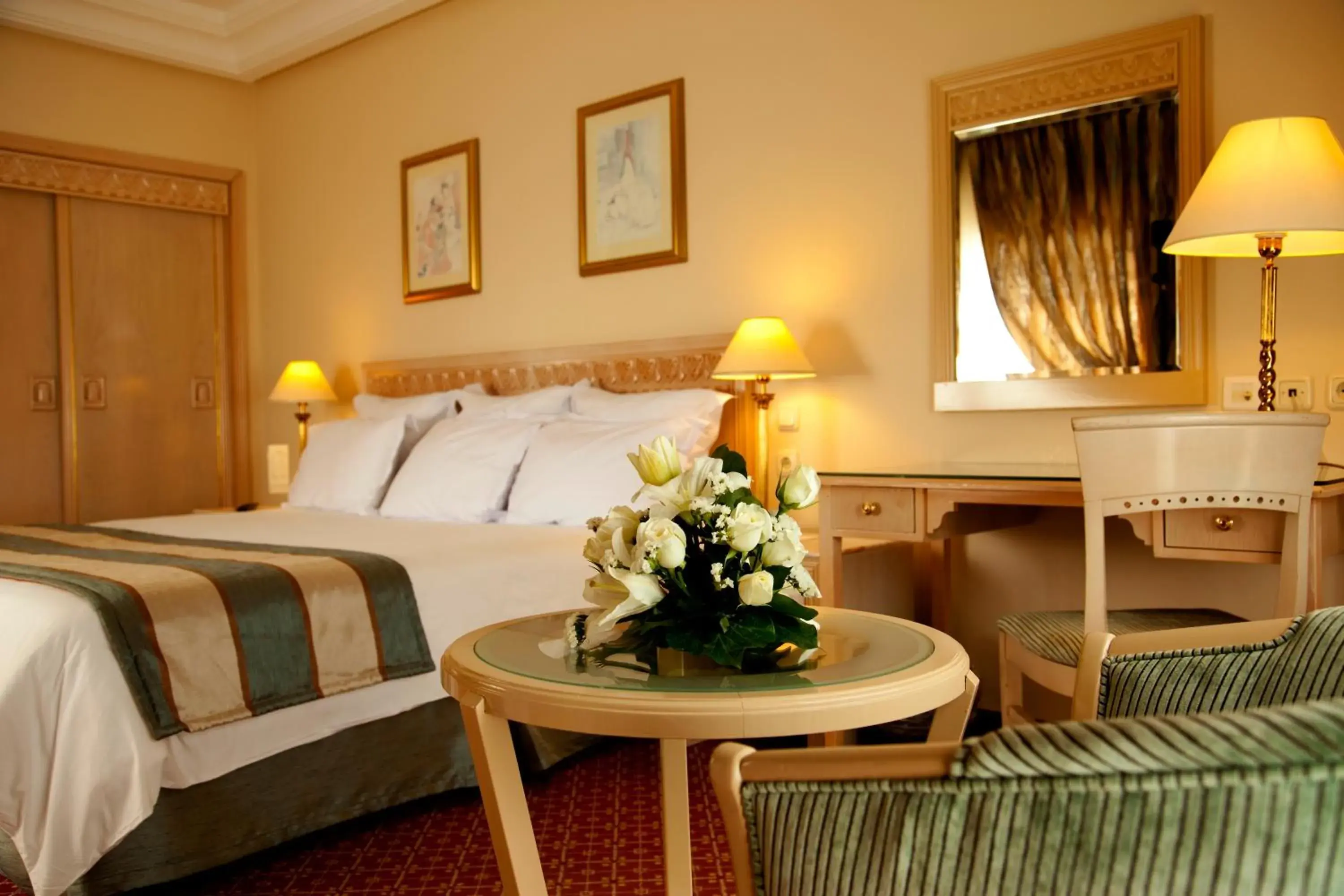 Seating area, Bed in Regency Tunis Hotel