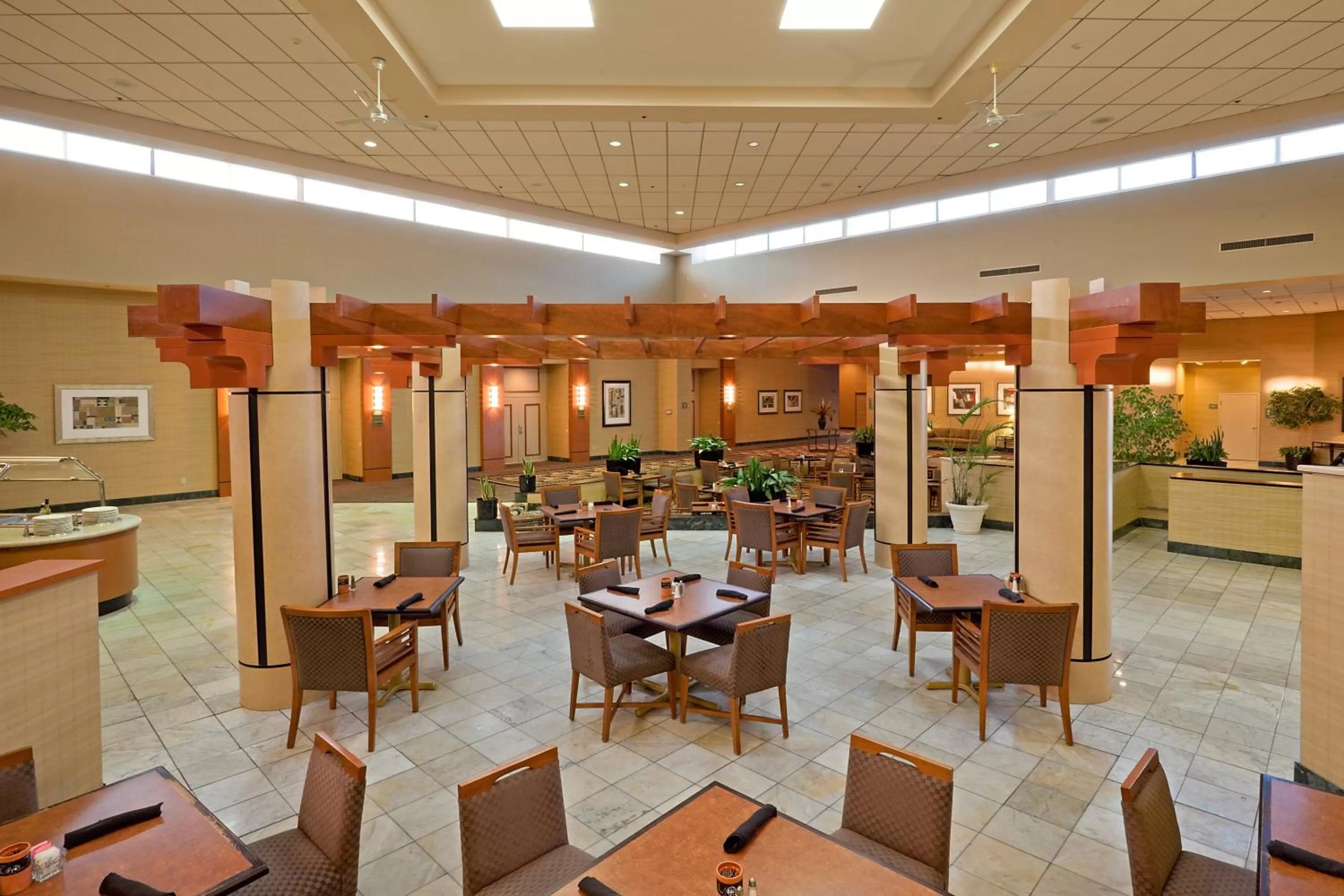 Restaurant/places to eat in Holiday Inn Philadelphia South-Swedesboro by IHG
