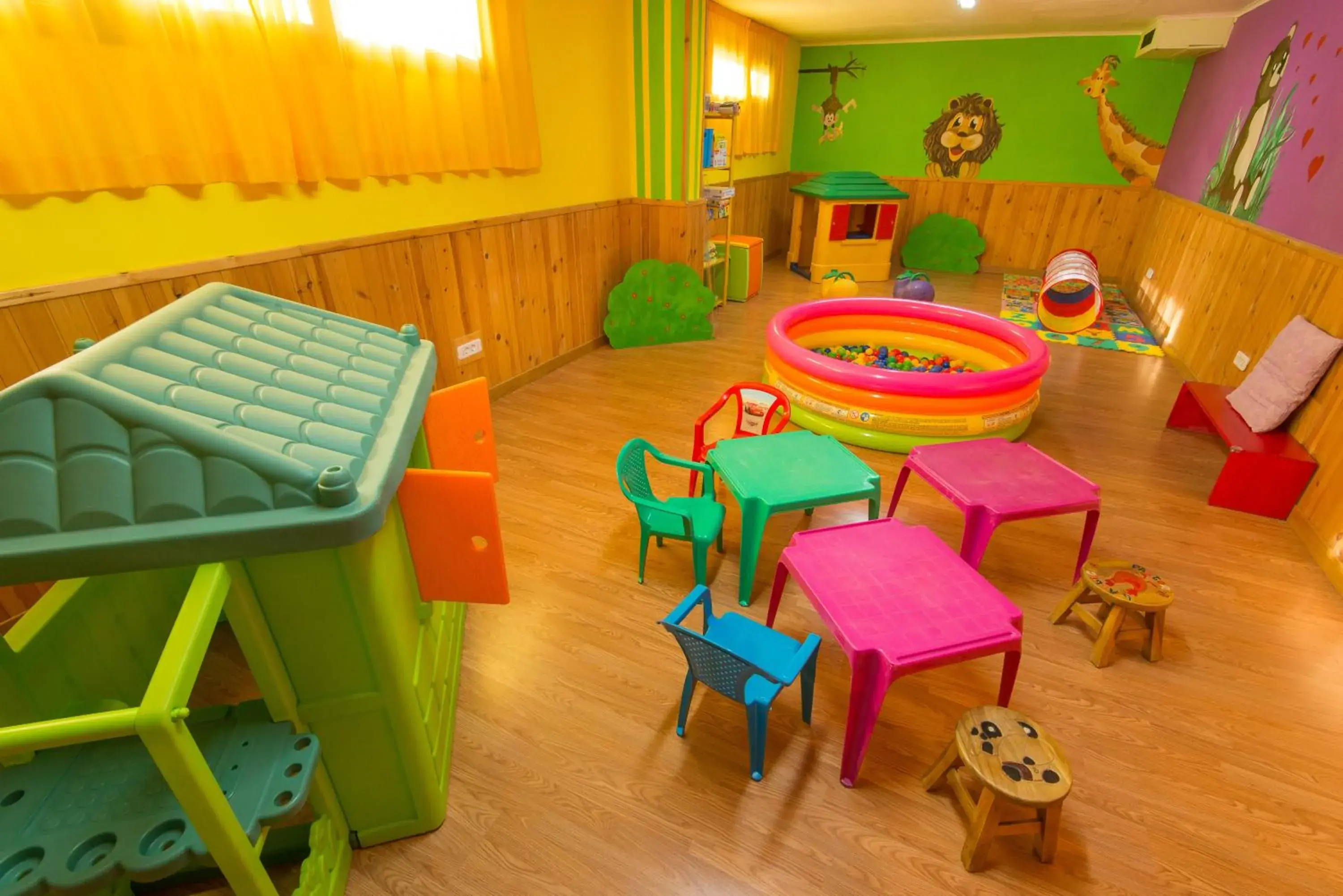 Game Room, Kid's Club in Hotel Iris