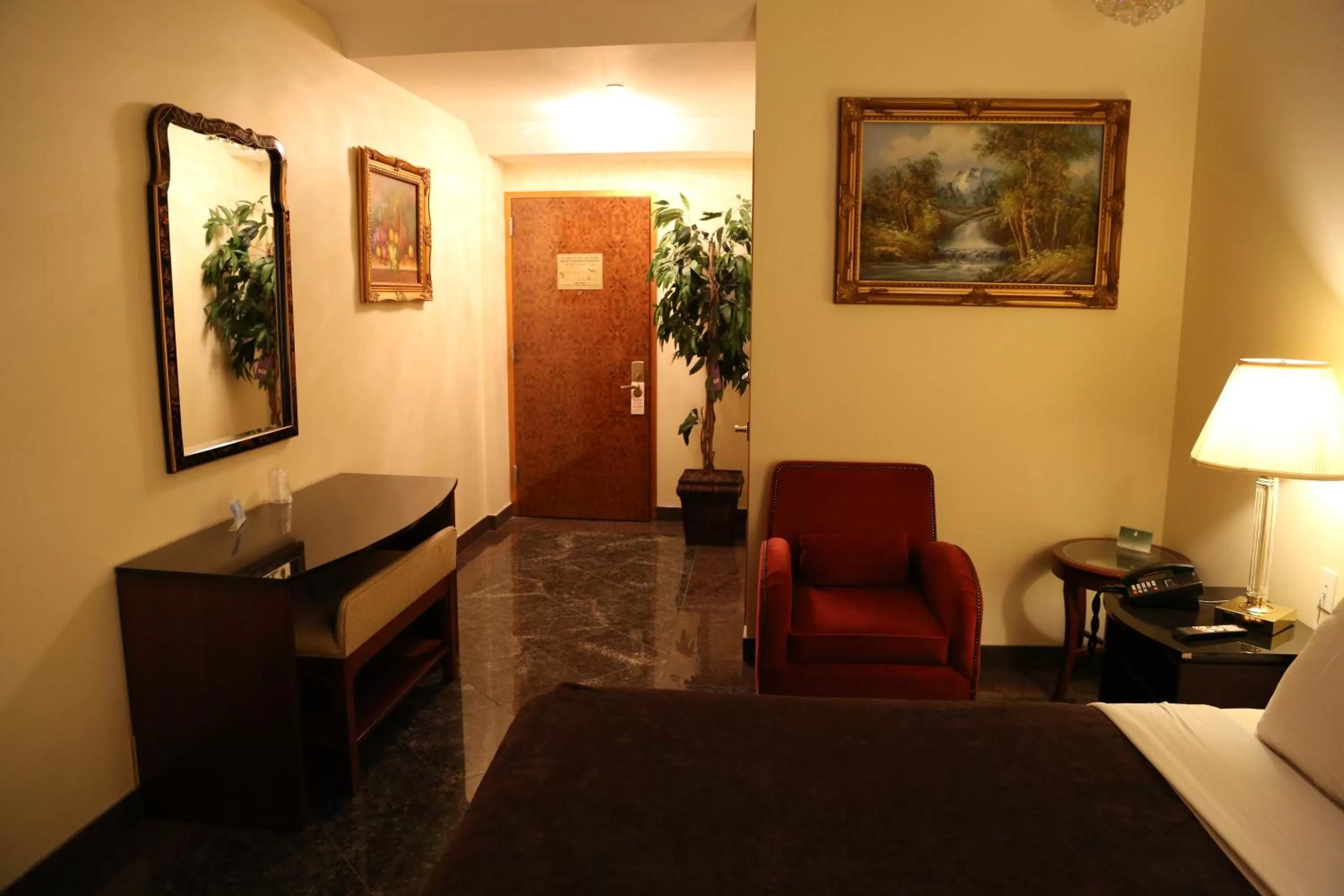 Photo of the whole room, Bed in Paris Suites Hotel