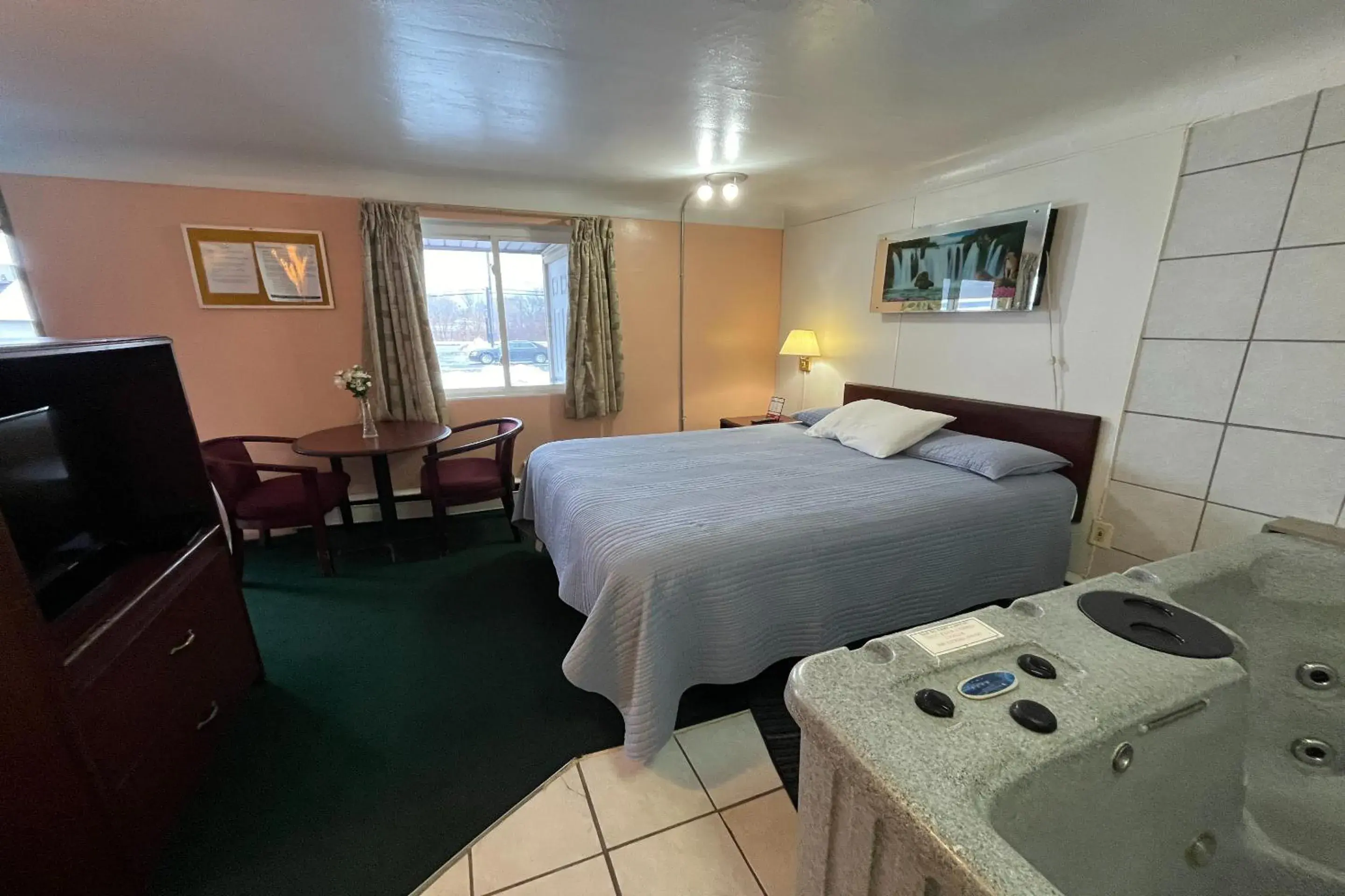Bedroom in Bay Motel