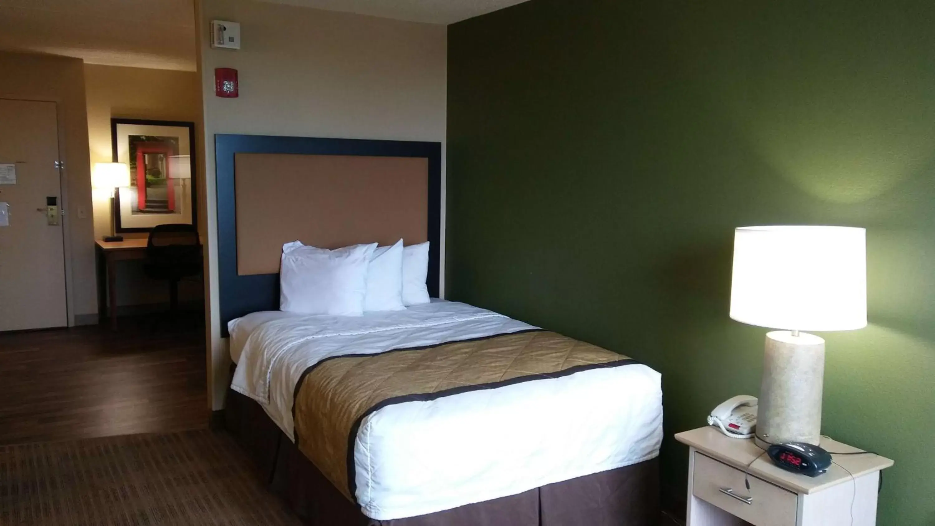 Bedroom, Bed in Extended Stay America Suites - Jacksonville - Deerwood Park