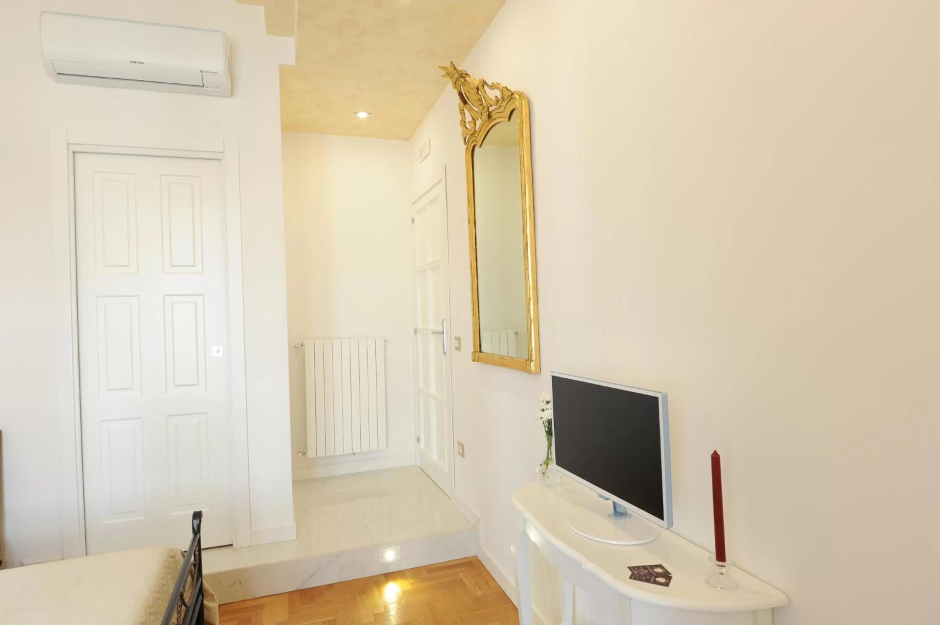 TV and multimedia in Residenza Borbonica