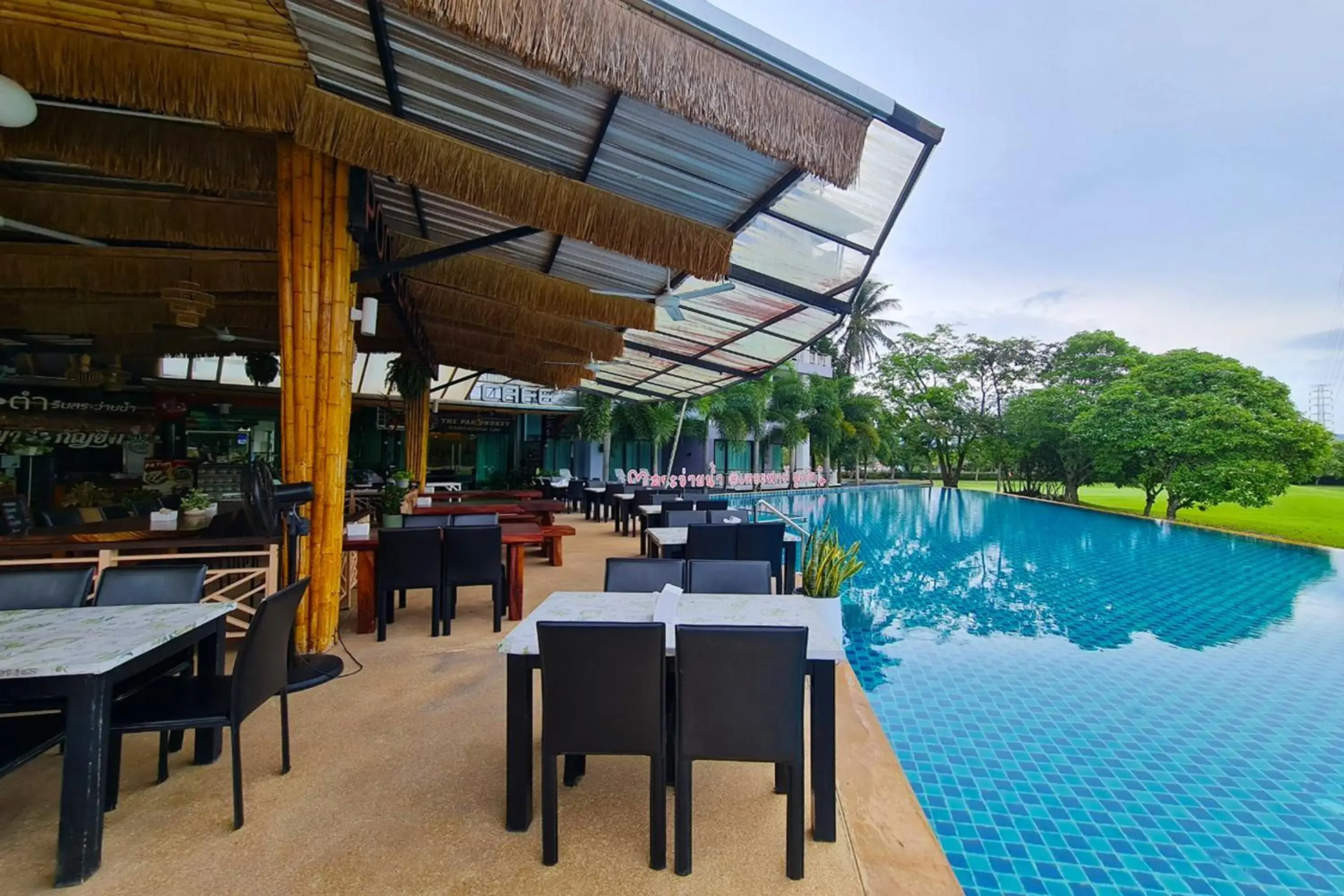 Restaurant/places to eat in The Par Phuket SHA Plus Restaurant/places to eat in The Par Phuket SHA Plus