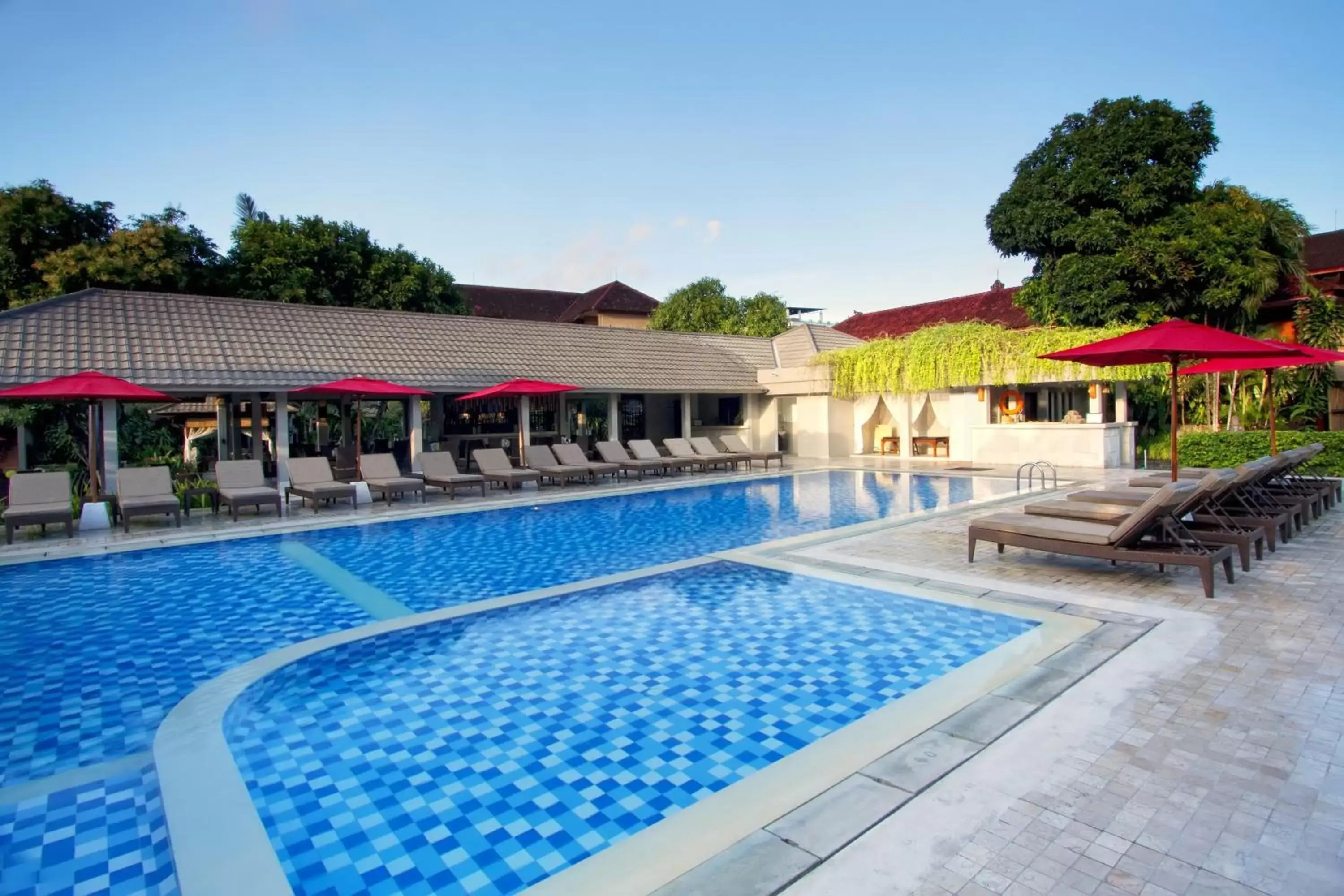 Swimming pool in Dewi Sri Hotel