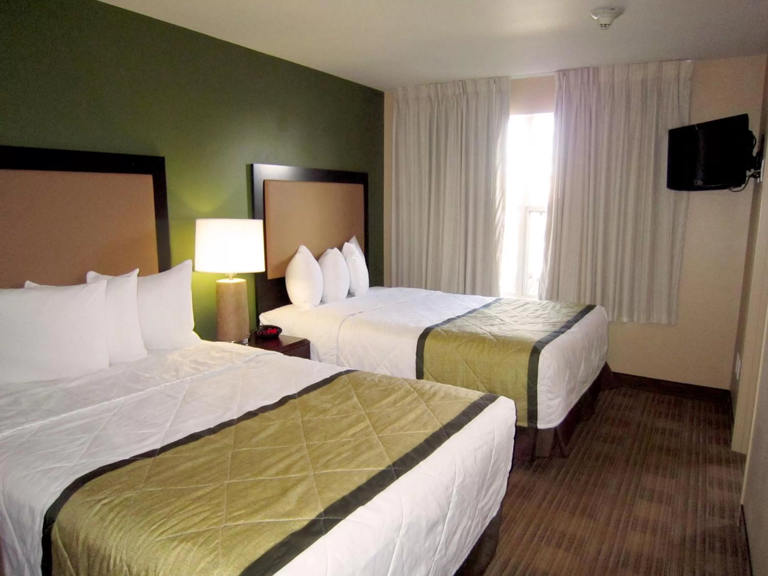 Bed in Extended Stay America Suites - Portland - Hillsboro