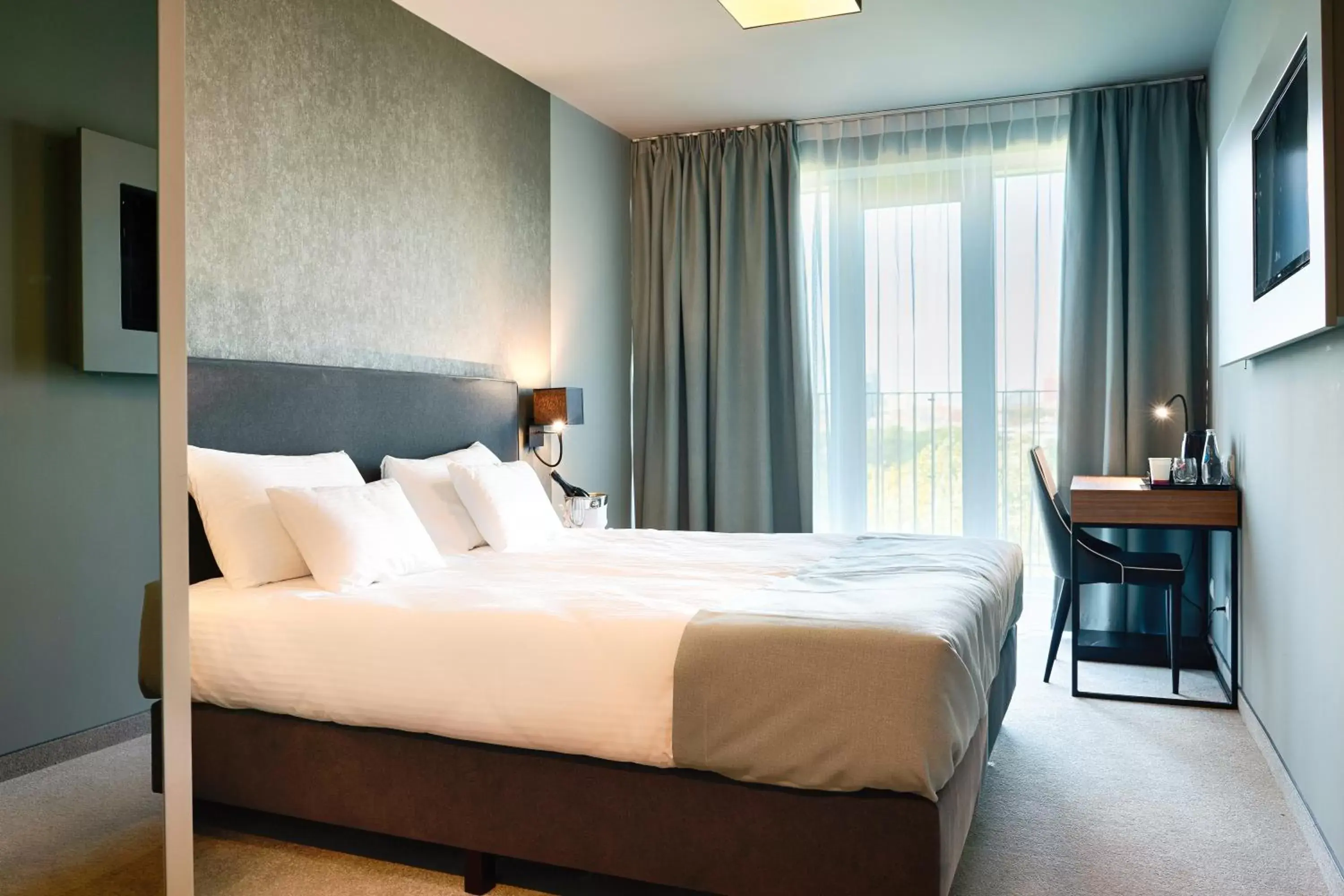 Photo of the whole room, Bed in Focus Hotel Poznań