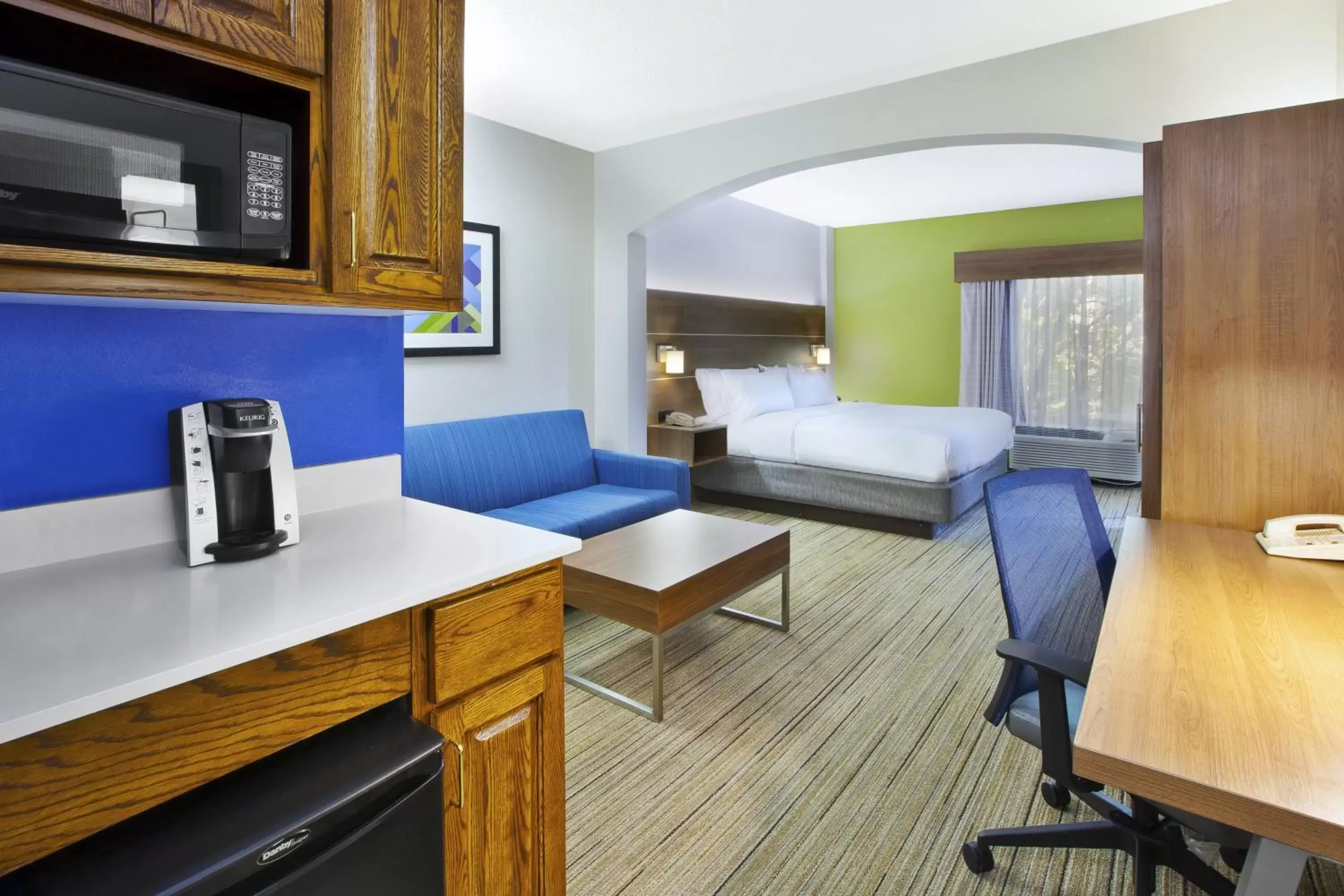Bedroom in Holiday Inn Express Hotel & Suites Cincinnati Northeast-Milford, an IHG Hotel