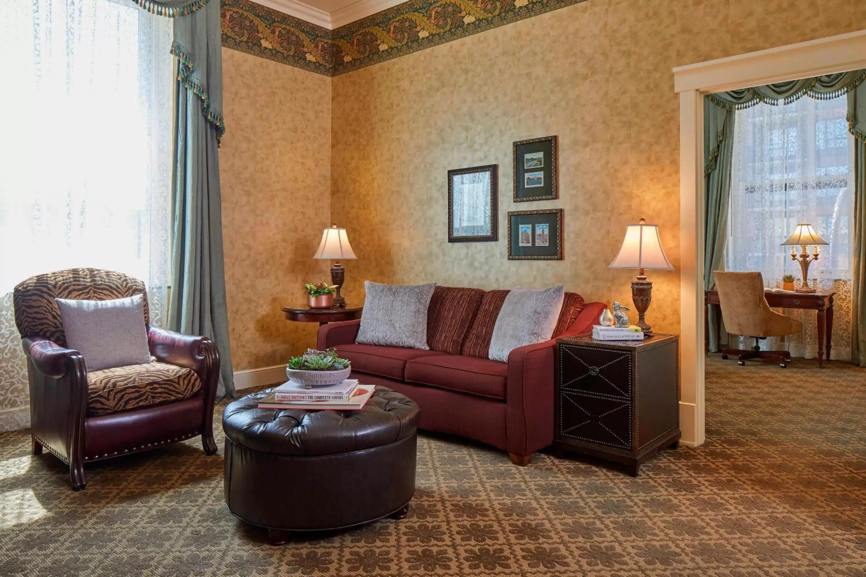 Living room, Seating Area in Renaissance Minneapolis Hotel, The Depot