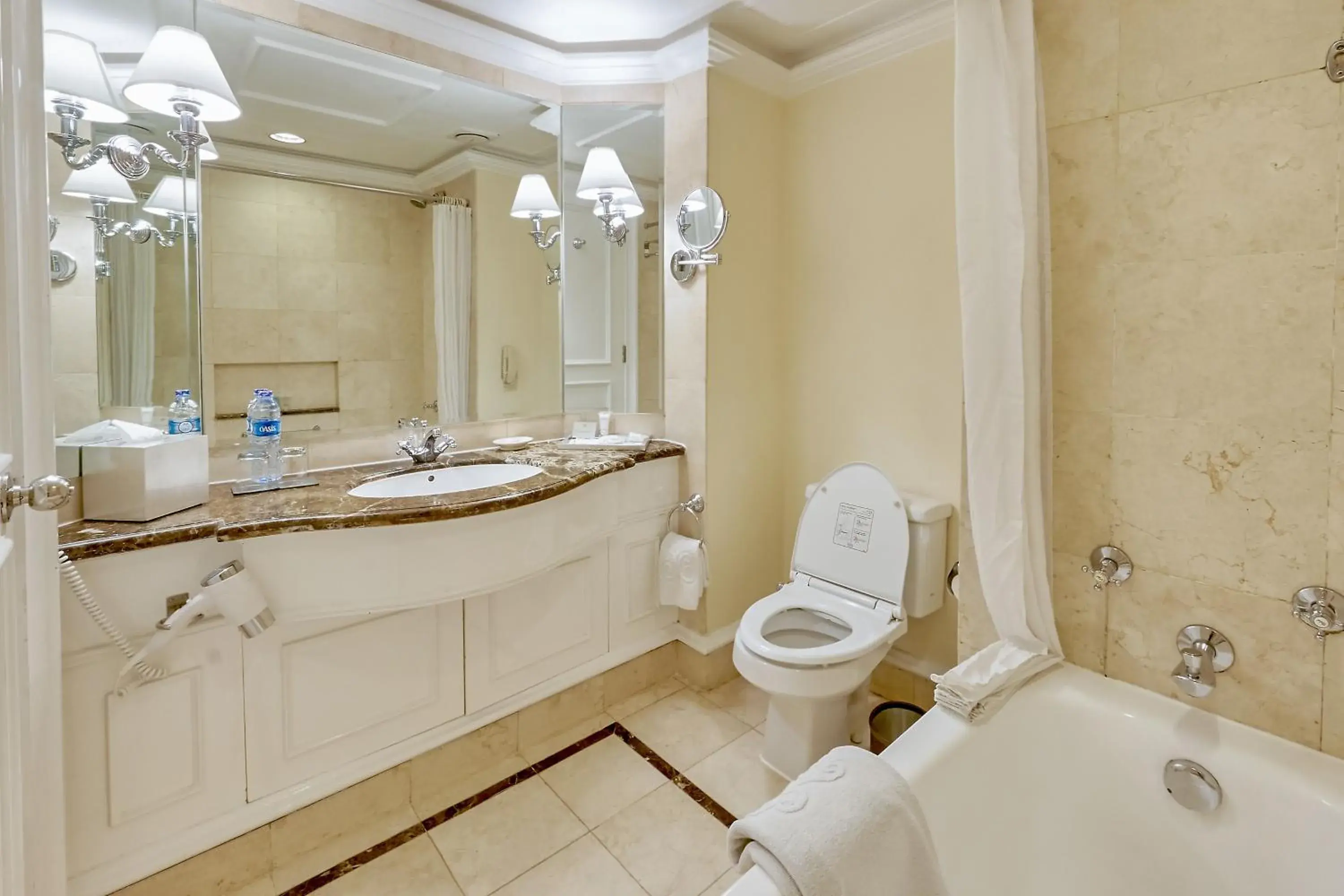 Bathroom in Hotel Gran Mahakam