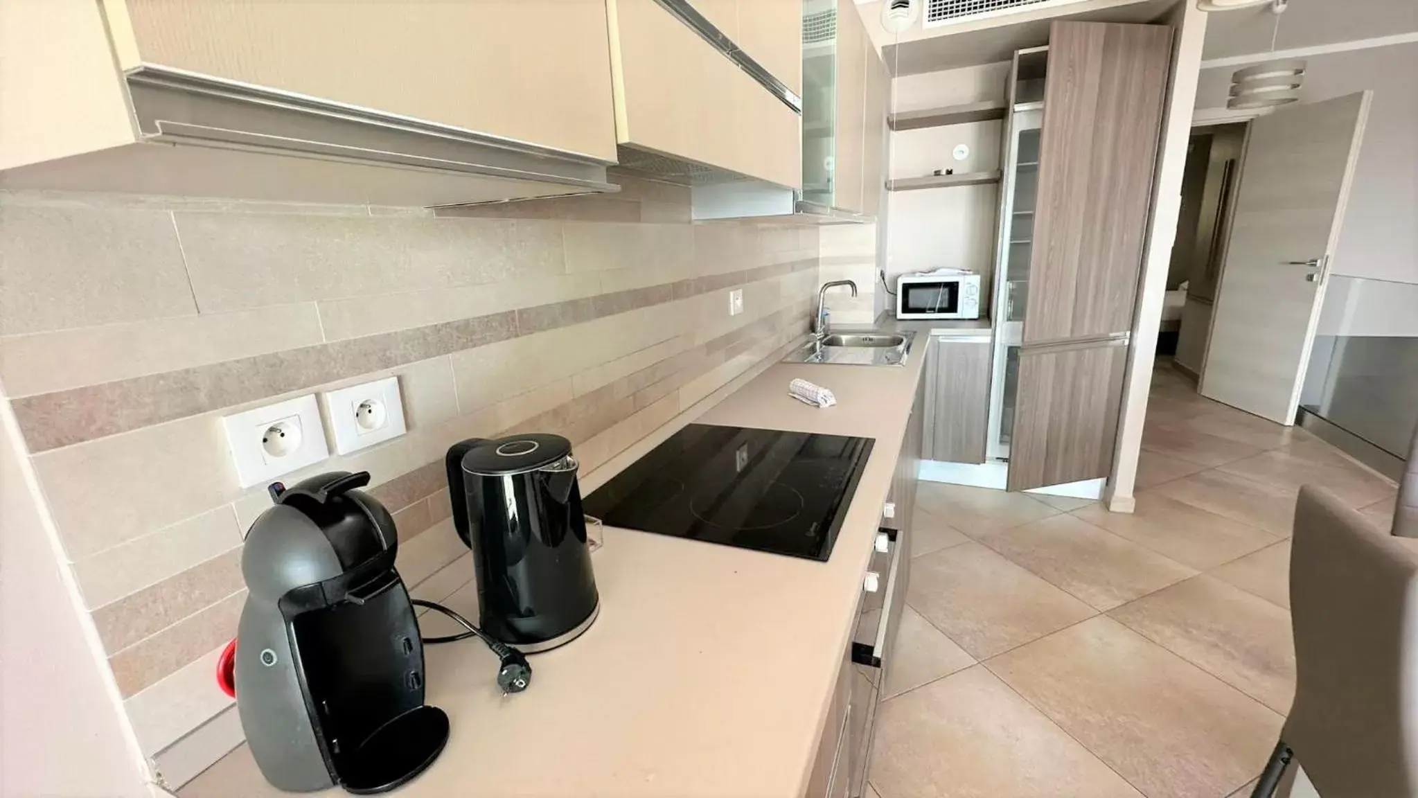 Coffee/tea facilities, Kitchen/Kitchenette in LE MIDI 8 by ESTATES CANNES