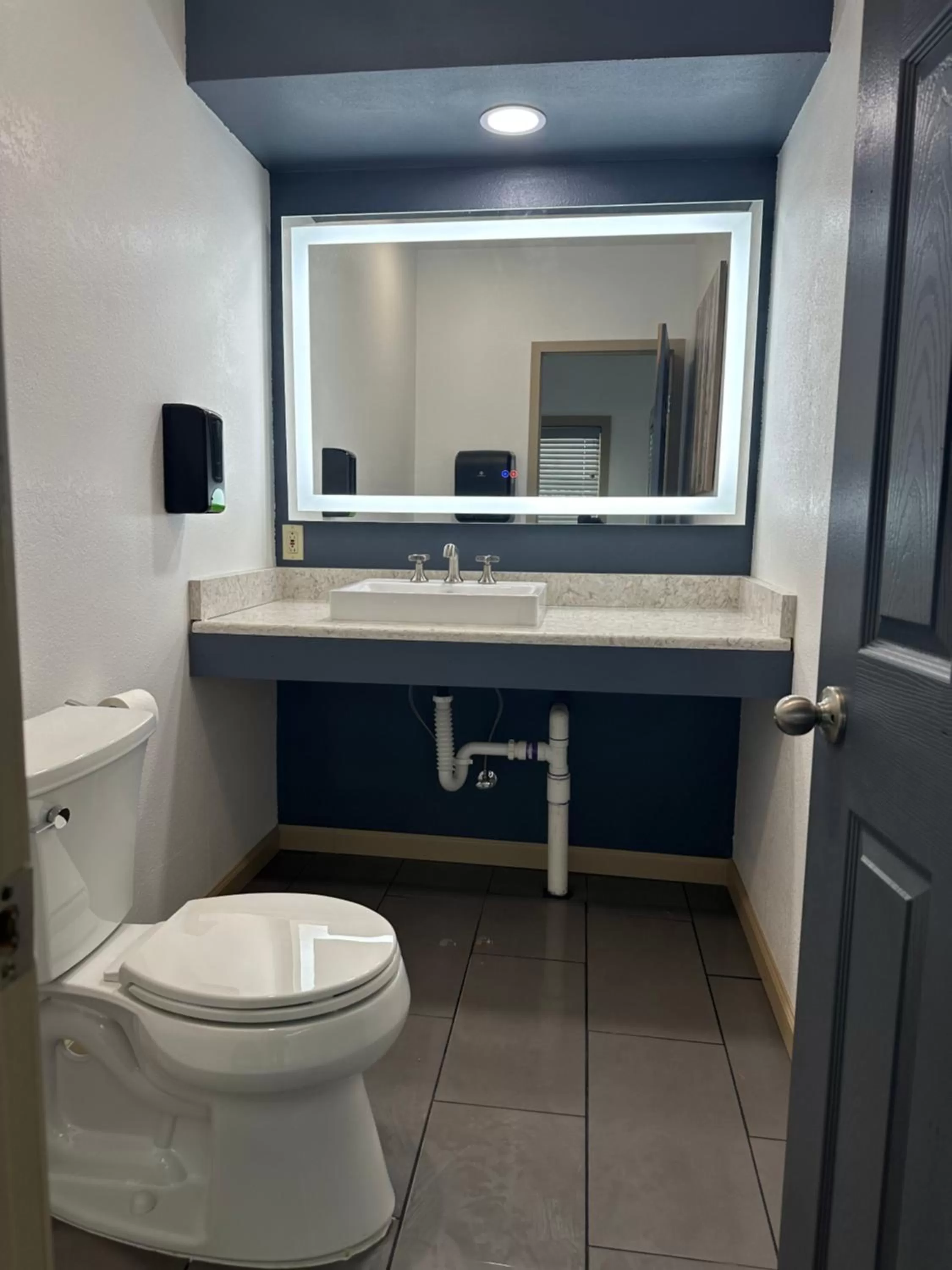 Public Bath in Sun Valley Motel Junction