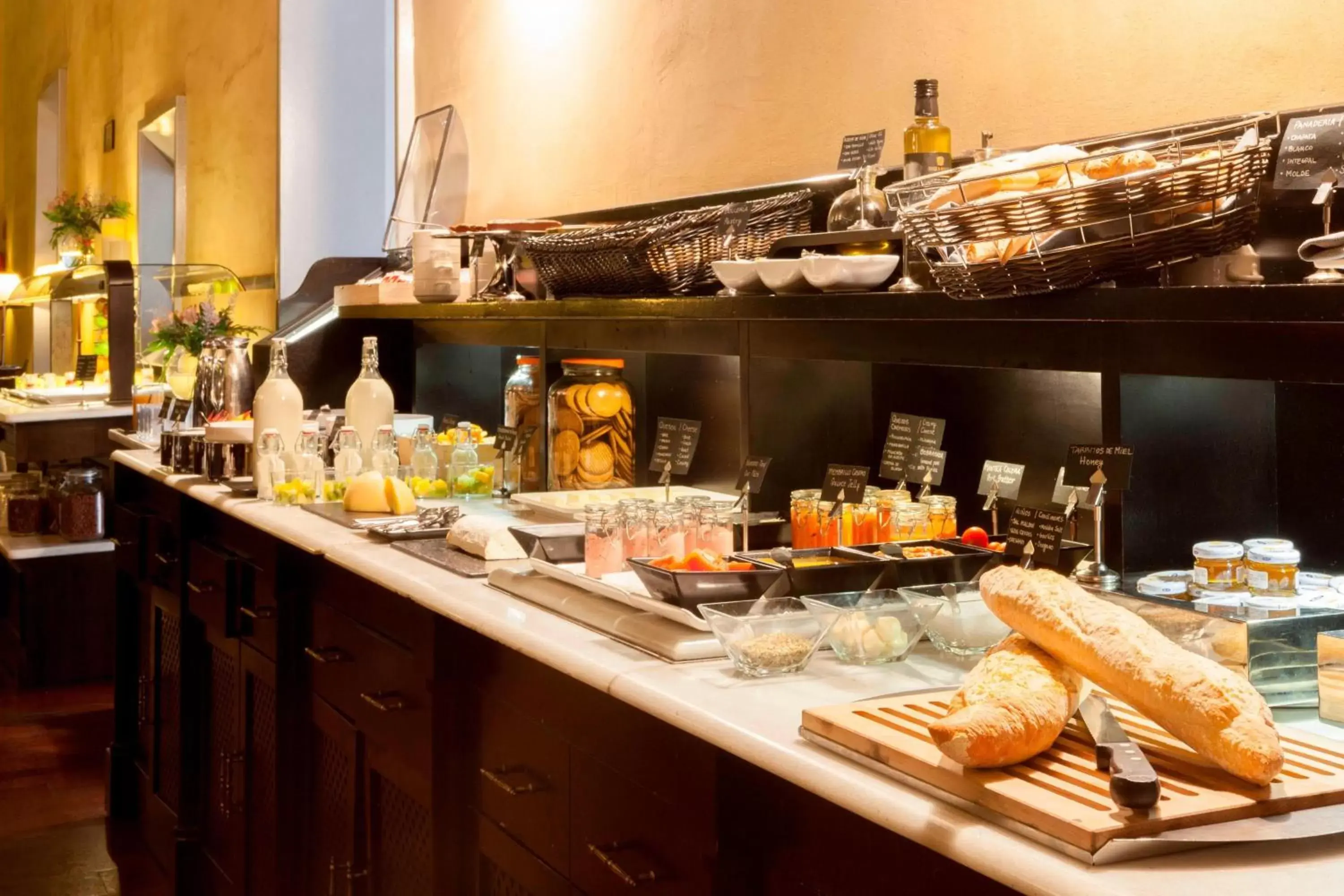 Breakfast, Food in Hotel Palacio de Santa Paula, Autograph Collection