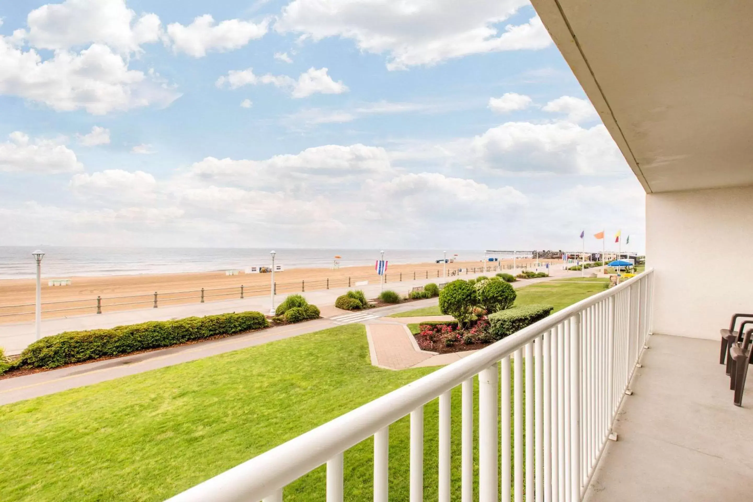 Photo of the whole room, Balcony/Terrace in Coastal Hotel & Suites Virginia Beach - Oceanfront