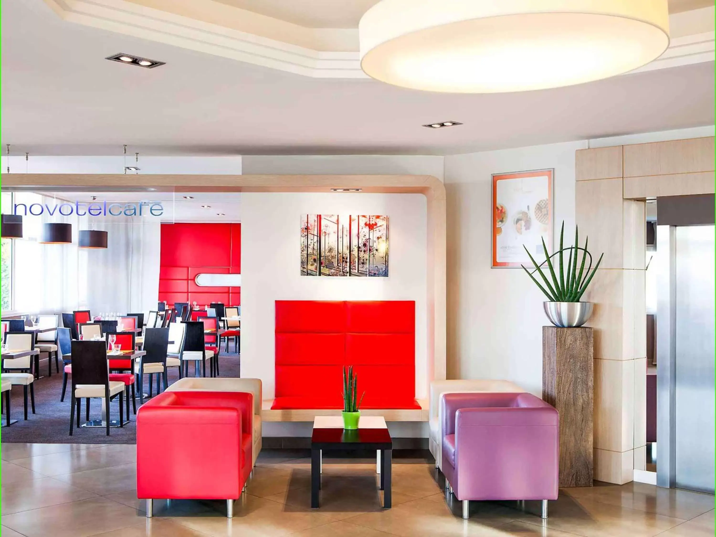 Restaurant/places to eat, Lobby/Reception in Novotel Nantes Centre Bord de Loire