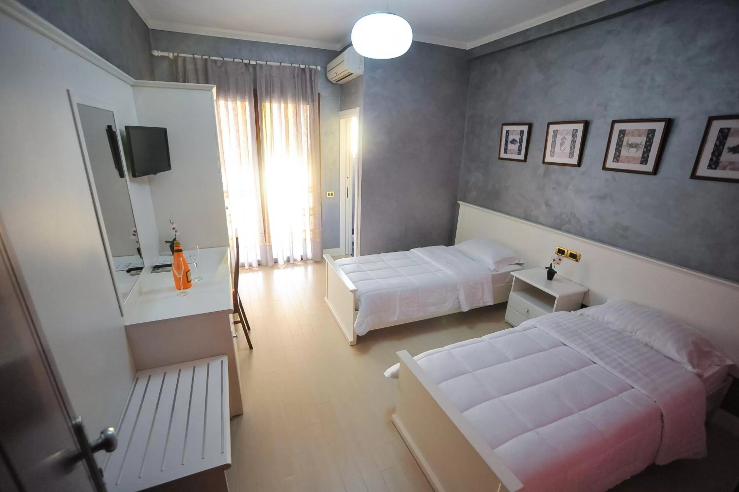 View (from property/room), Bed in Iliria Internacional Hotel