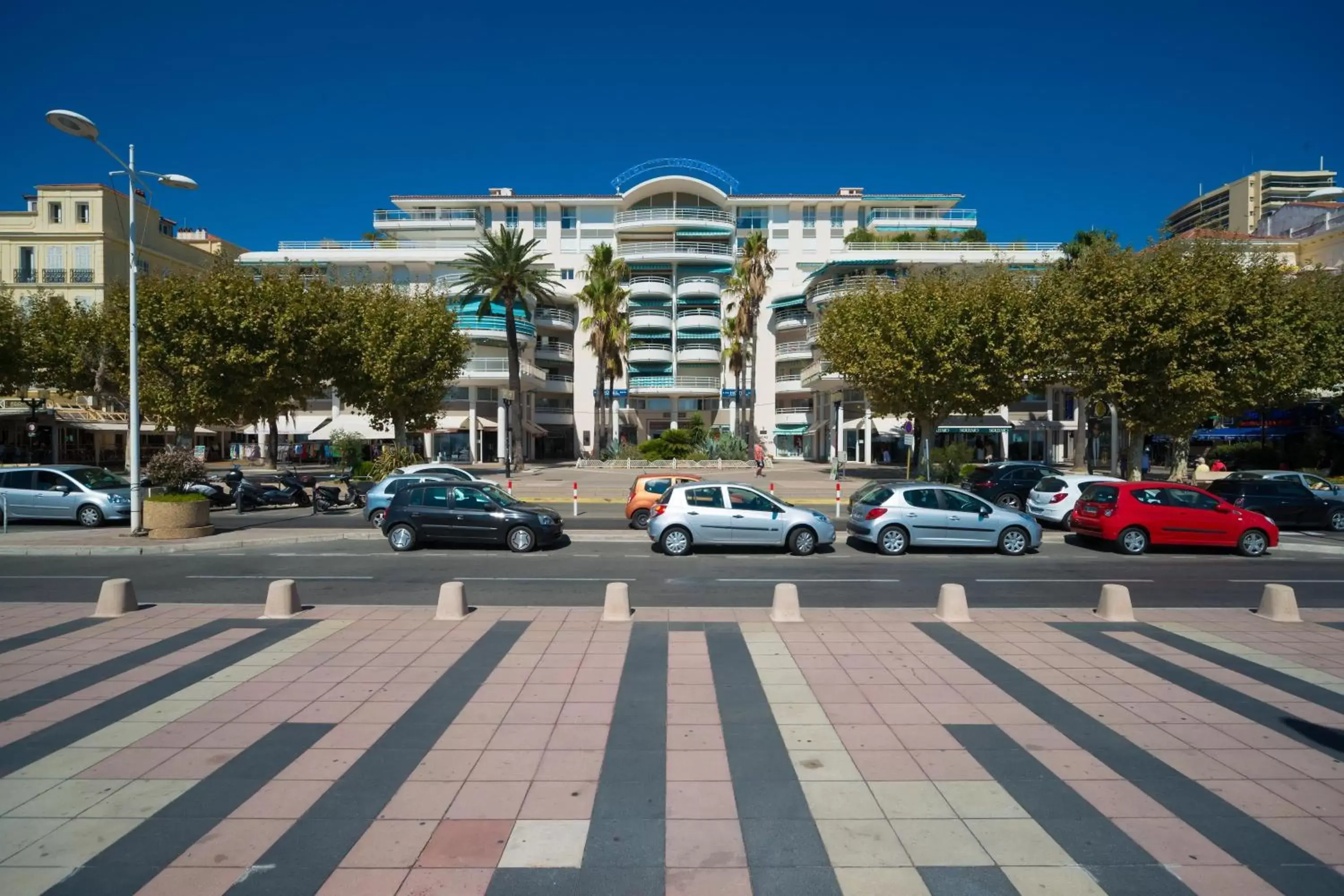 Facade/entrance in Hotel Continental Saint Raphael