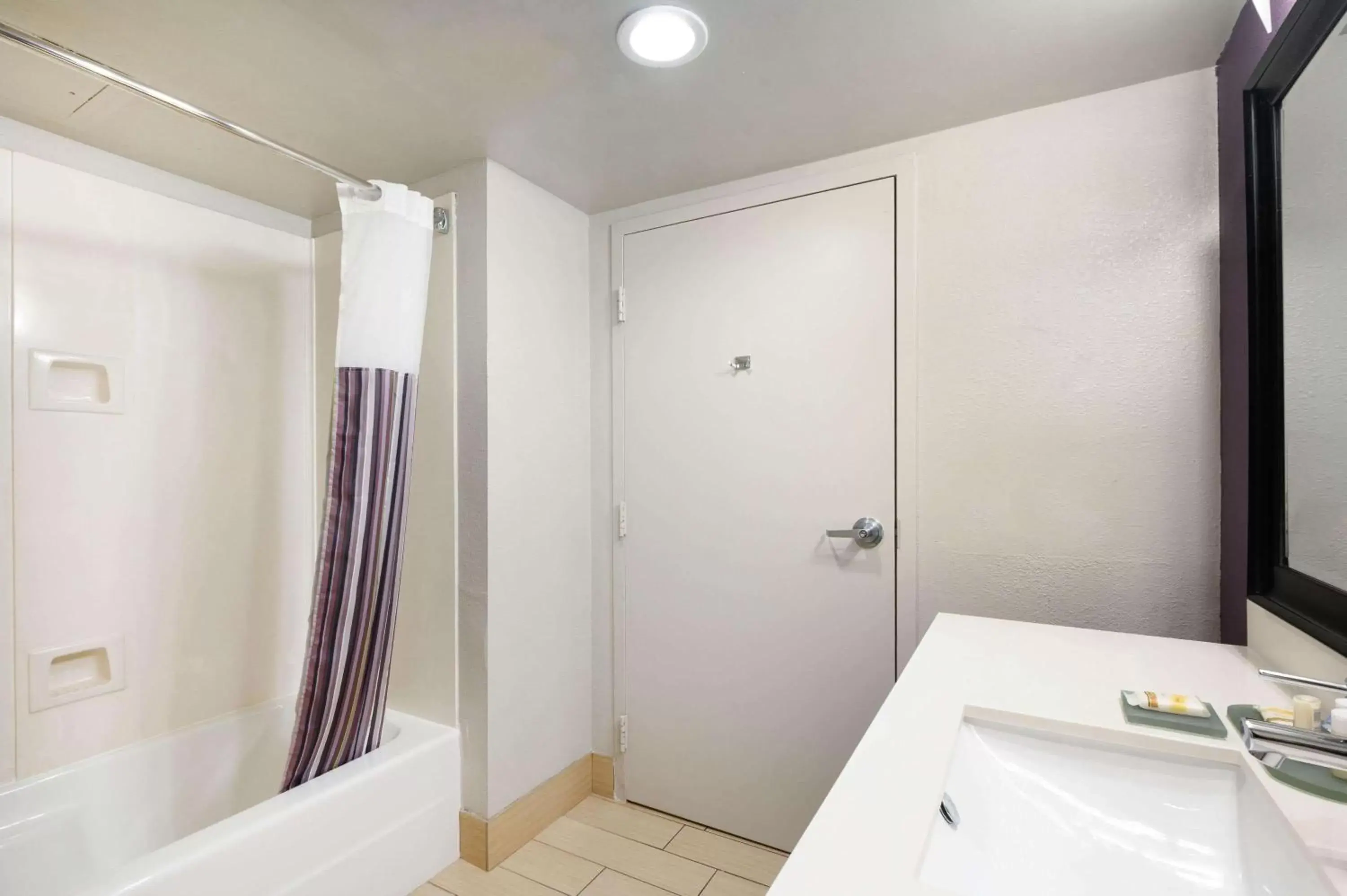 Bathroom in La Quinta Inn by Wyndham North Myrtle Beach