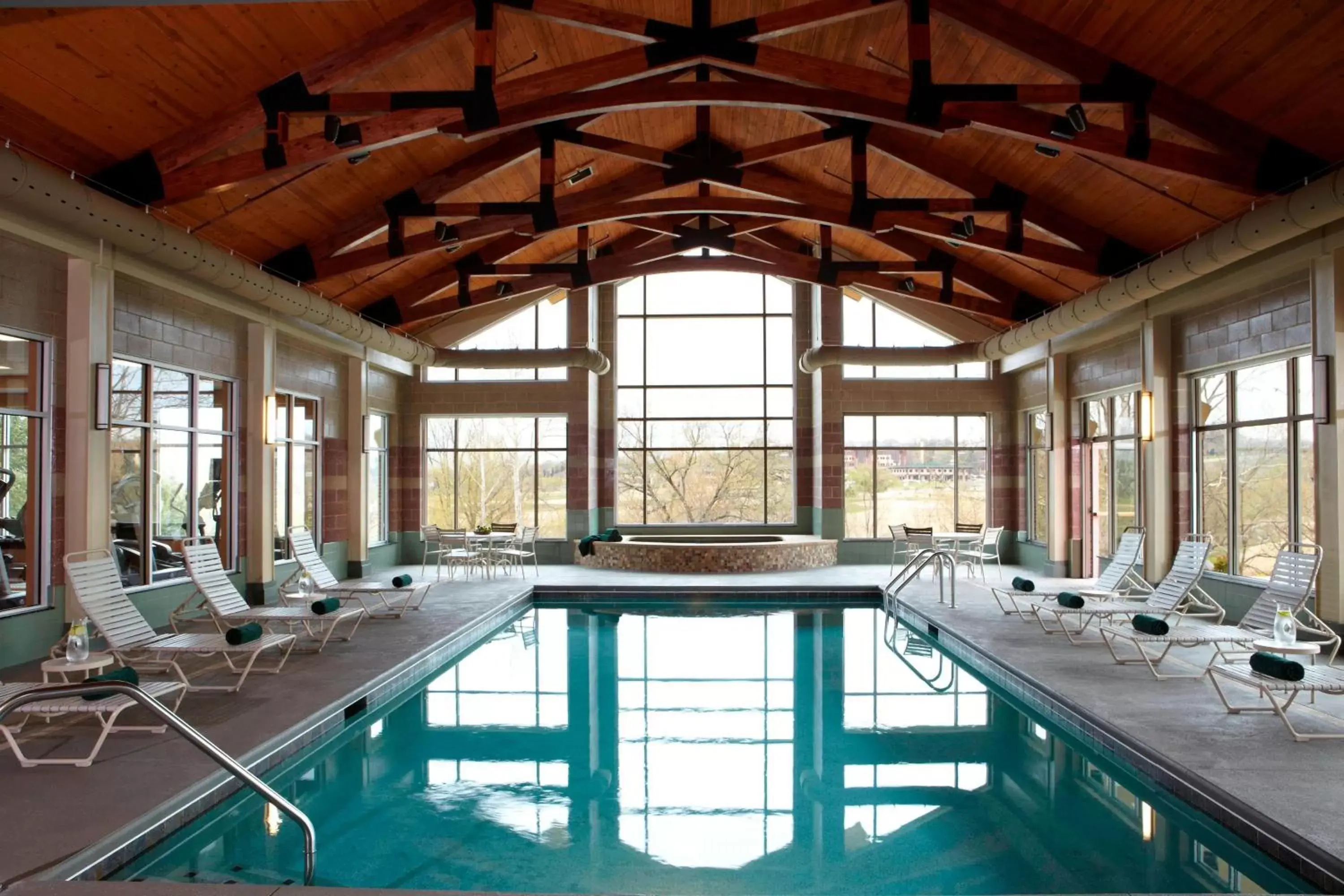 Swimming Pool in MeadowView Marriott Conference Resort and Convention Center