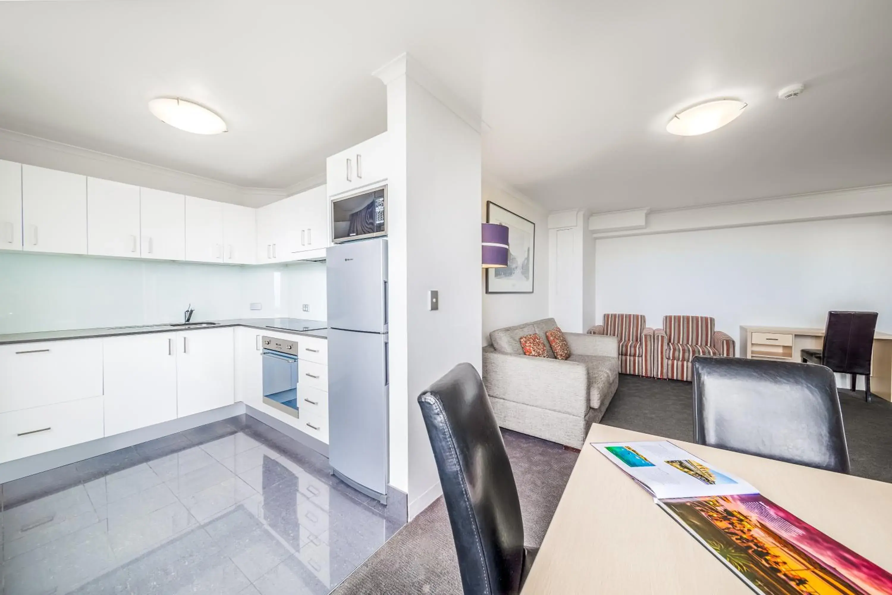 Kitchen or kitchenette, Kitchen/Kitchenette in Oaks Sydney Hyde Park Suites