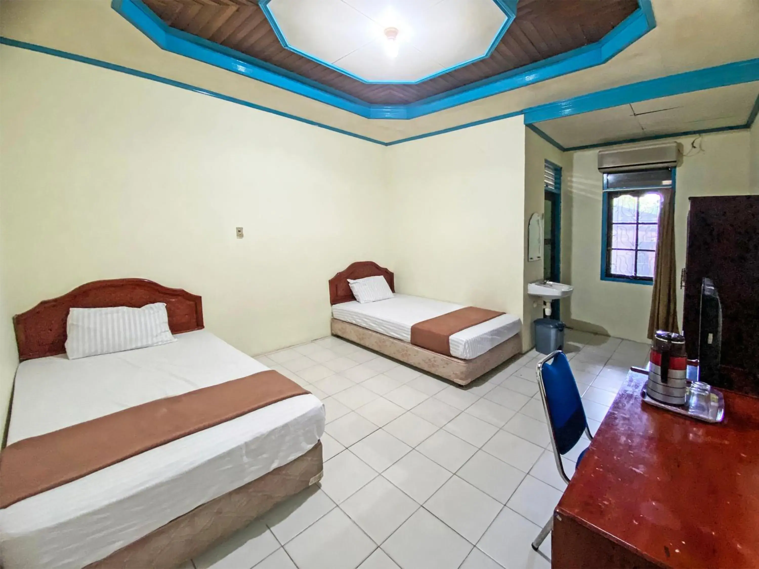 Bedroom, Bed in Capital O 91806 Hotel Batu Suli