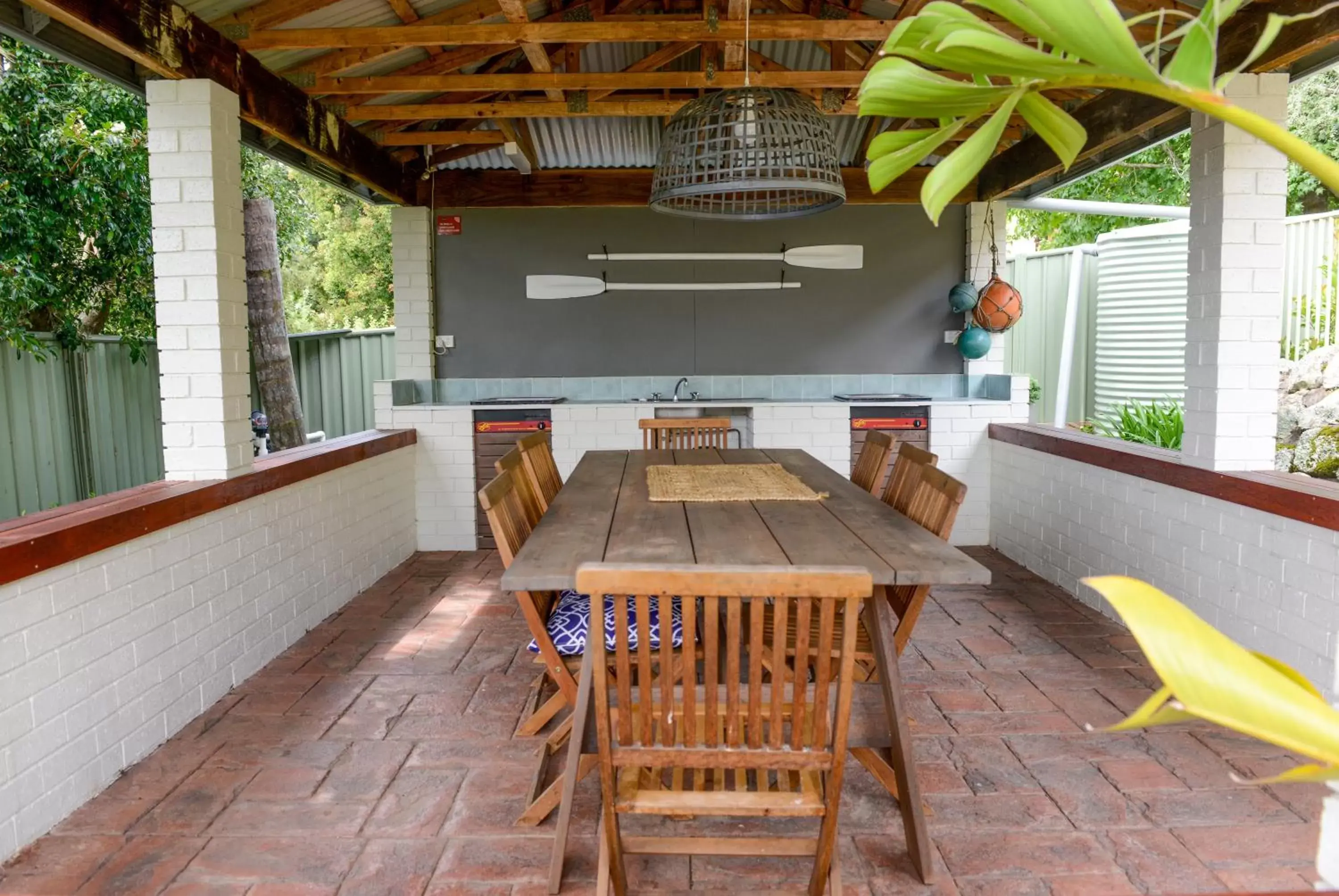 BBQ facilities in Mollymook Seascape Motel and Apartments BBQ facilities in Mollymook Seascape Motel and Apartments